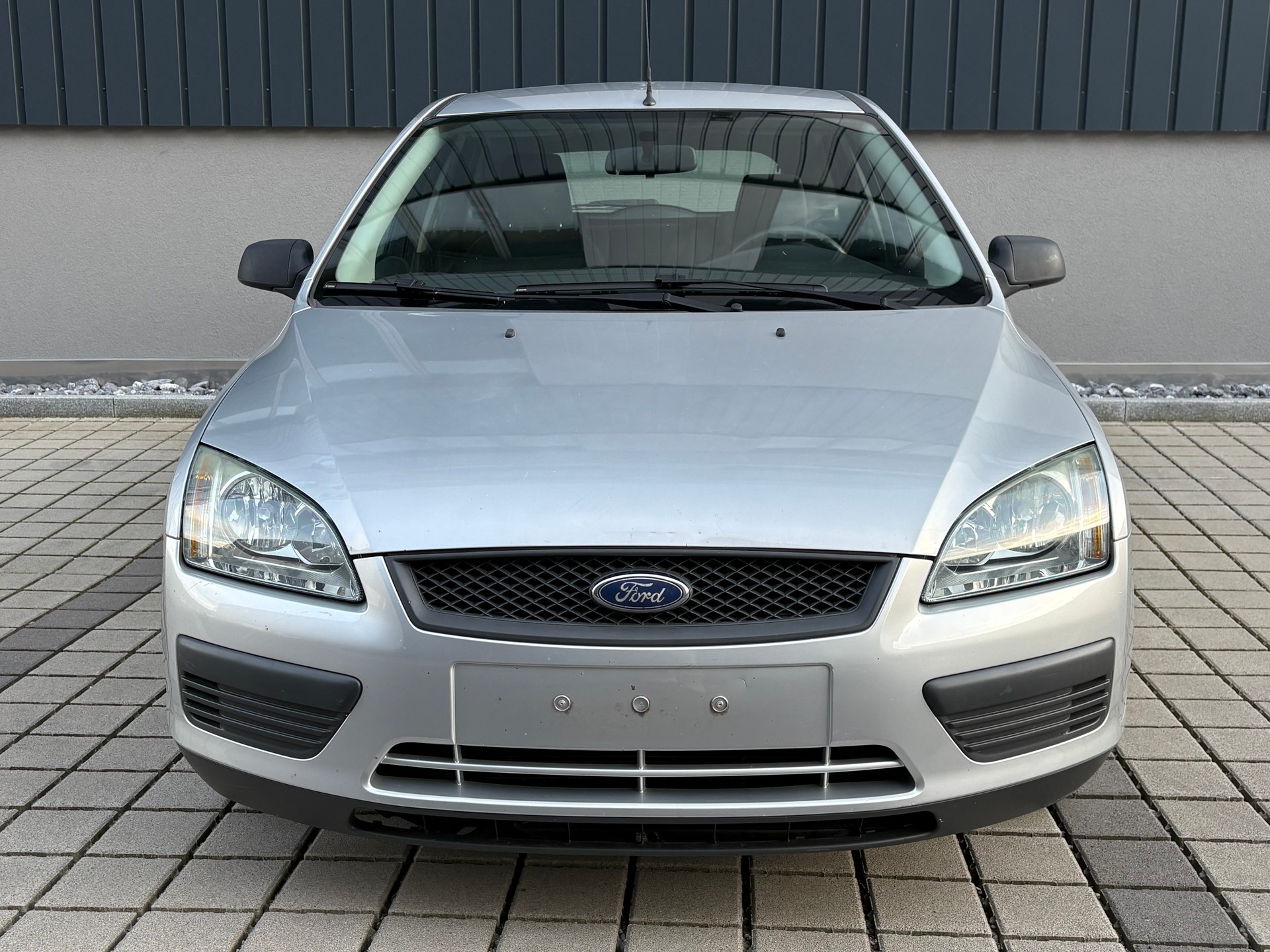 FORD Focus 1.4i Ambiente-image-1
