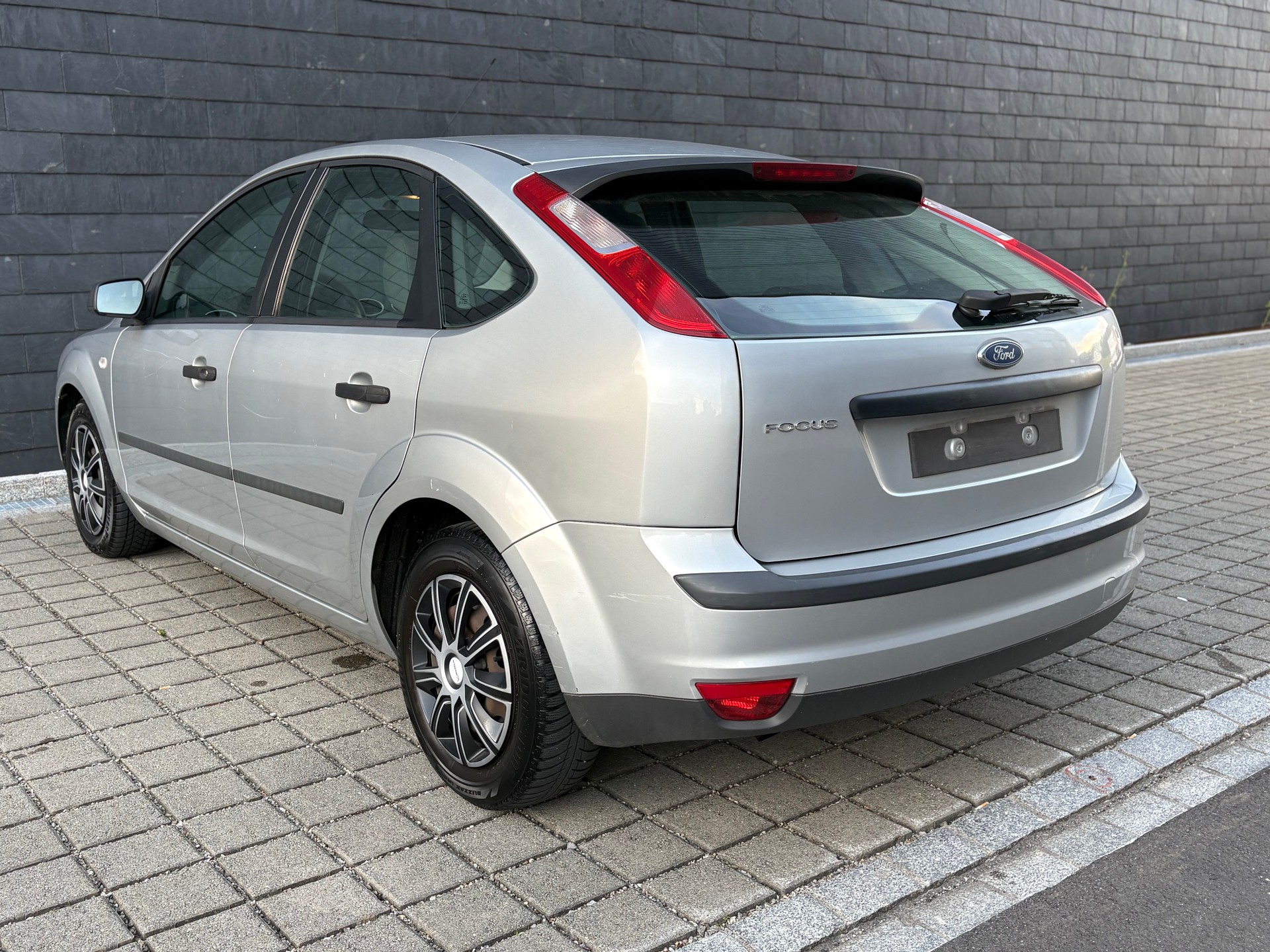 FORD Focus 1.4i Ambiente-image-5