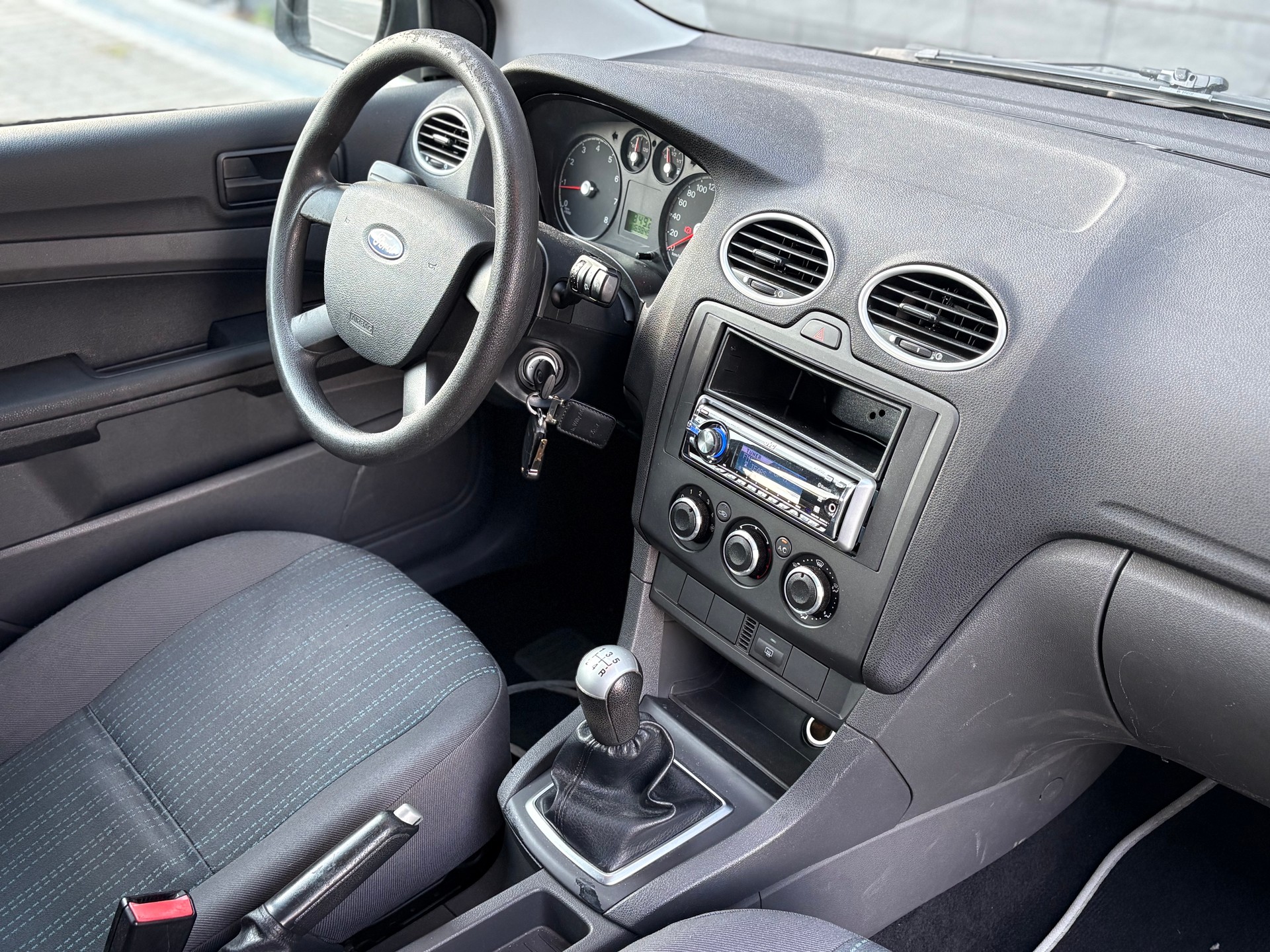 FORD Focus 1.4i Ambiente-image-10