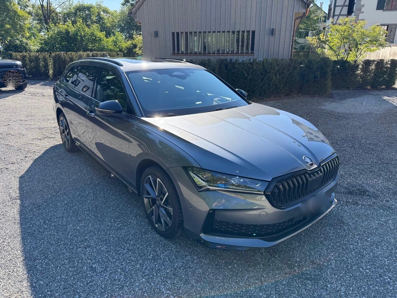 SKODA Superb Combi 1.5 TSI PHEV Sportline DSG *TOP-Ausstattung * 5 Jahre Werks-Garantie-showroom-element-2