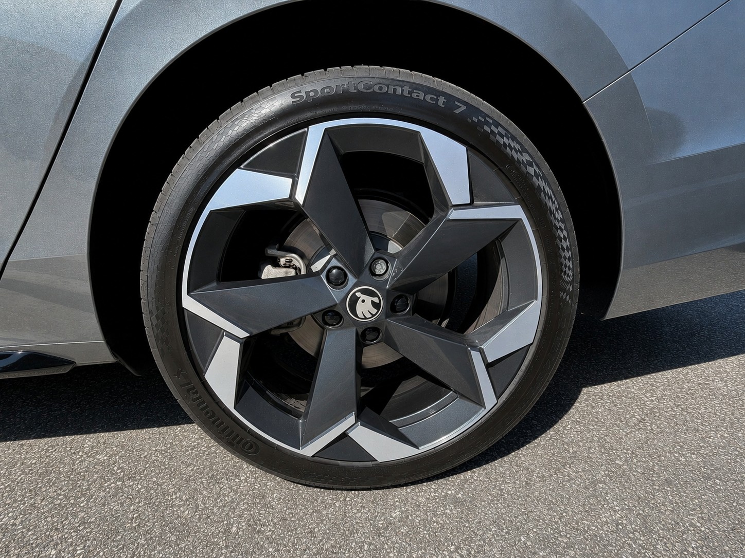 SKODA Superb Combi 1.5 TSI PHEV Sportline DSG *TOP-Ausstattung * 5 Jahre Werks-Garantie-image-2
