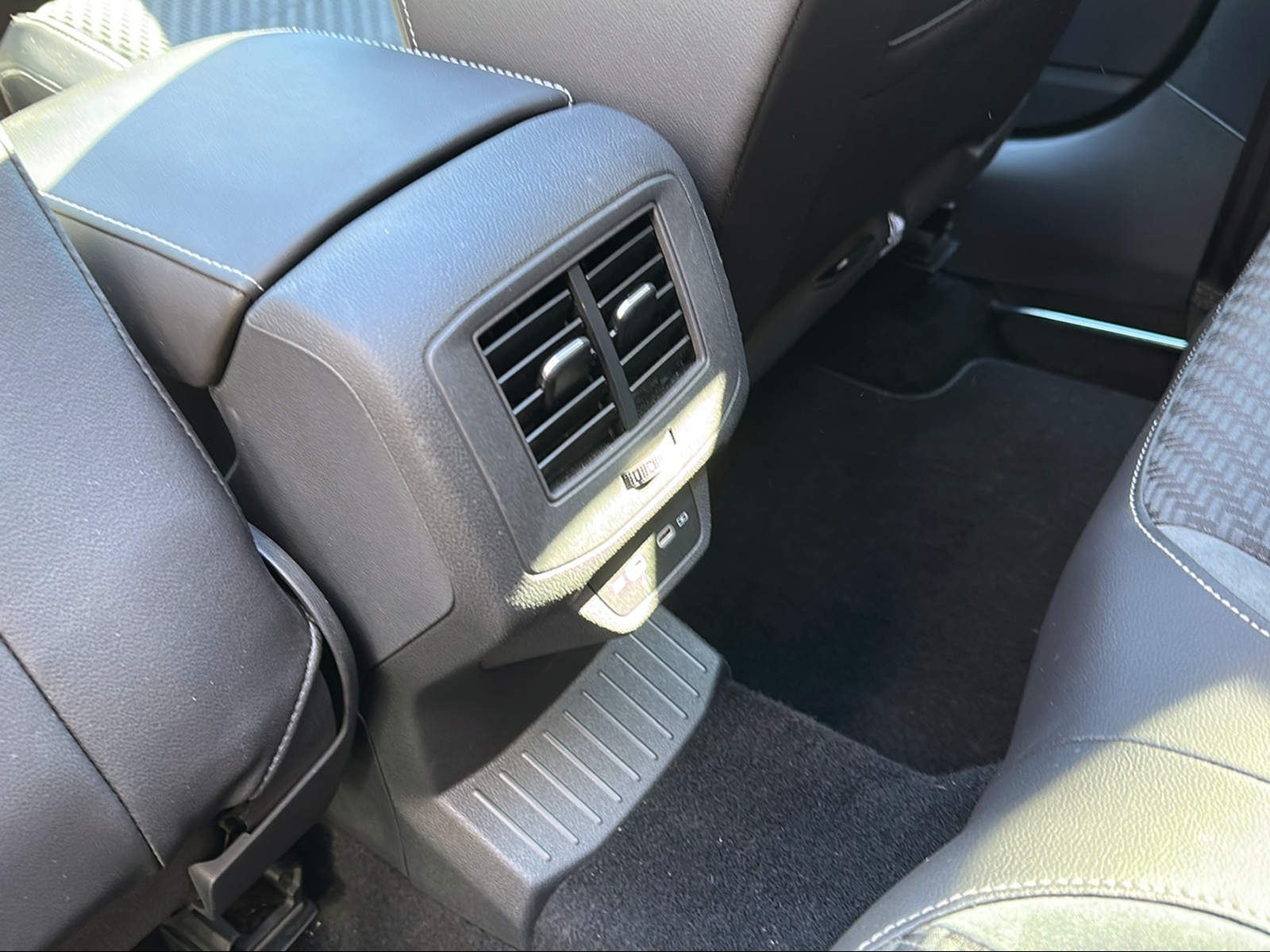 VW T-Roc Cabriolet 1.5 TSI EVO R-Line DSG-image-16