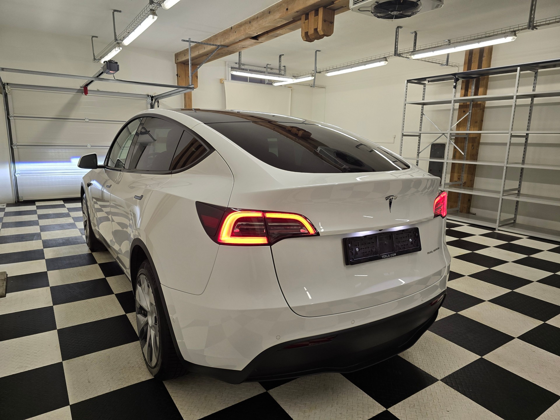 TESLA Model Y Long Range-image-4