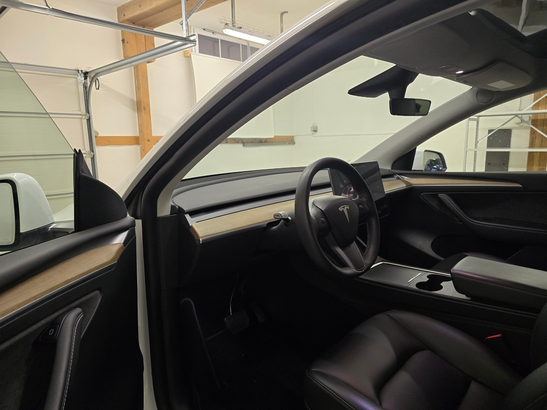 TESLA Model Y Long Range-image-11