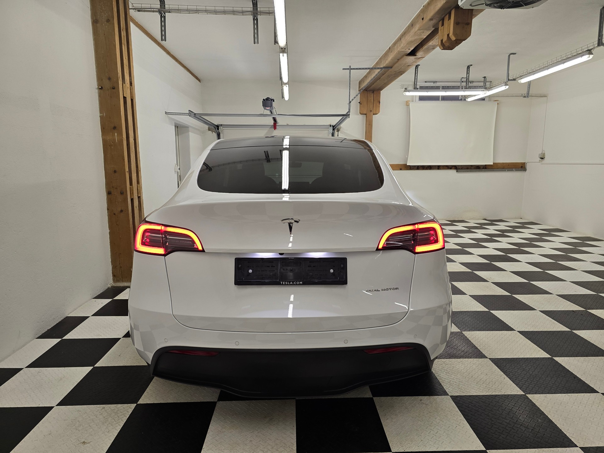 TESLA Model Y Long Range-image-8
