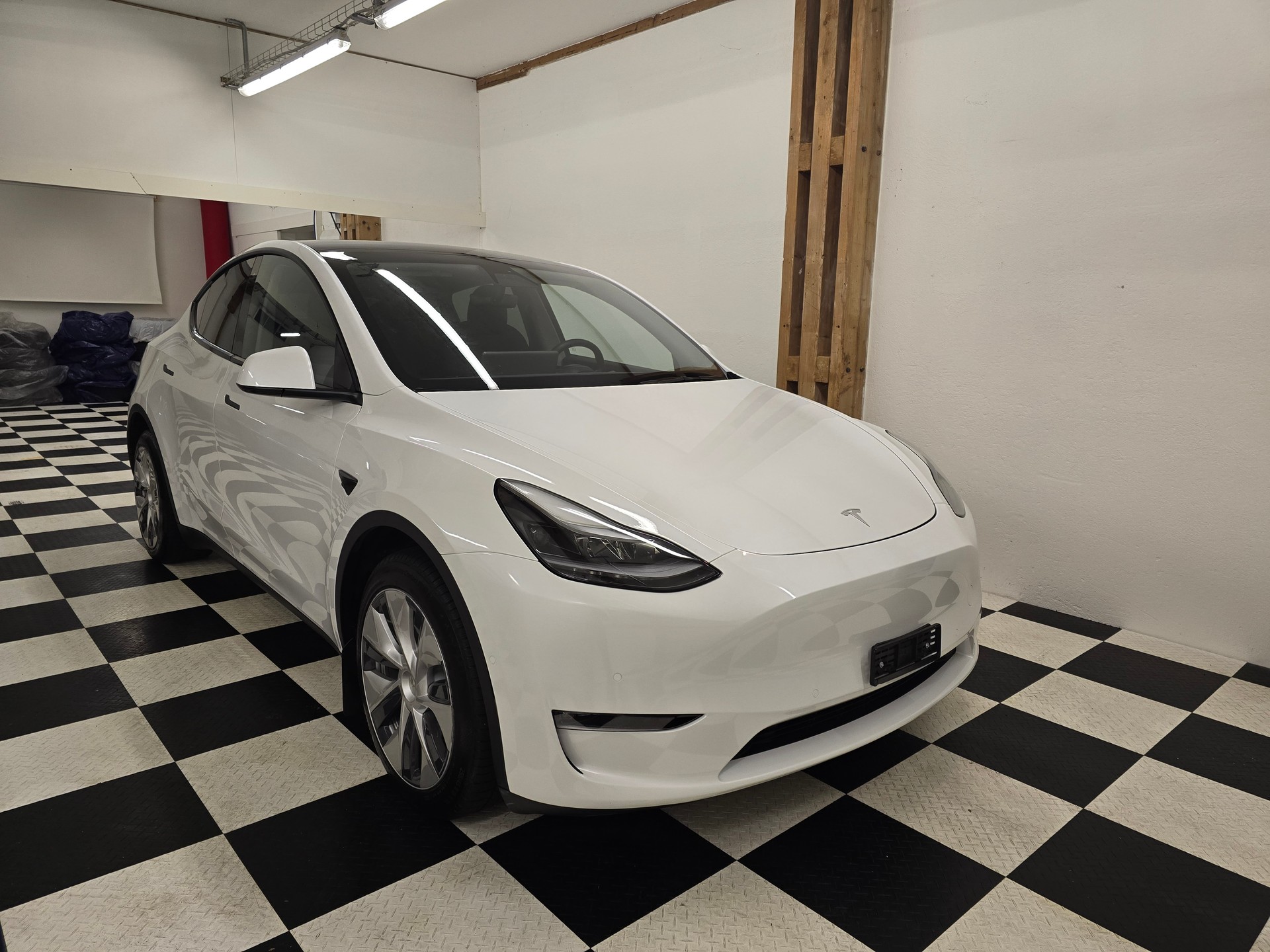 TESLA Model Y Long Range-image-1