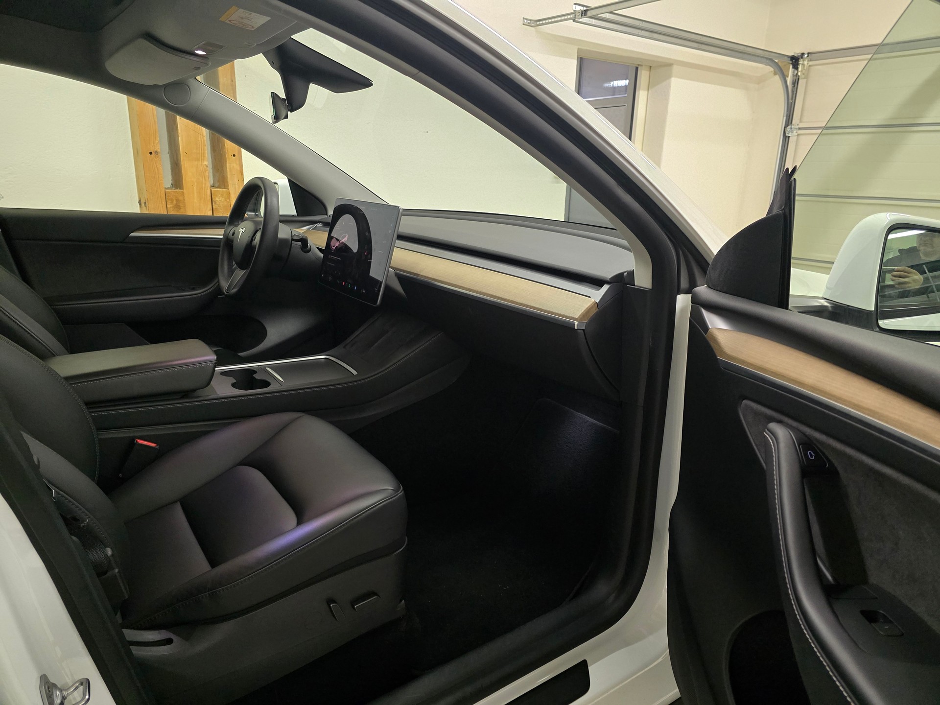 TESLA Model Y Long Range-image-12