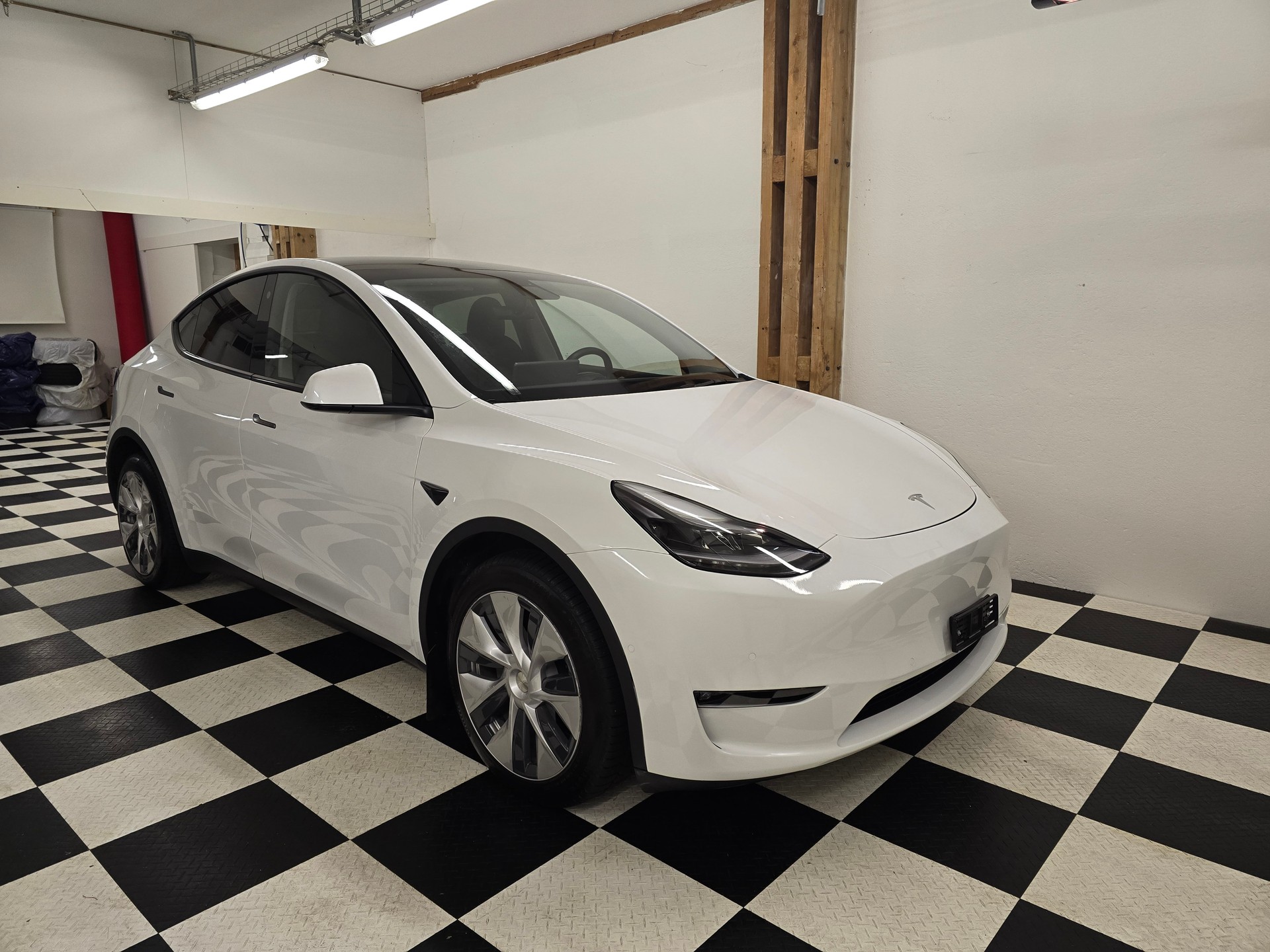 TESLA Model Y Long Range-image-0
