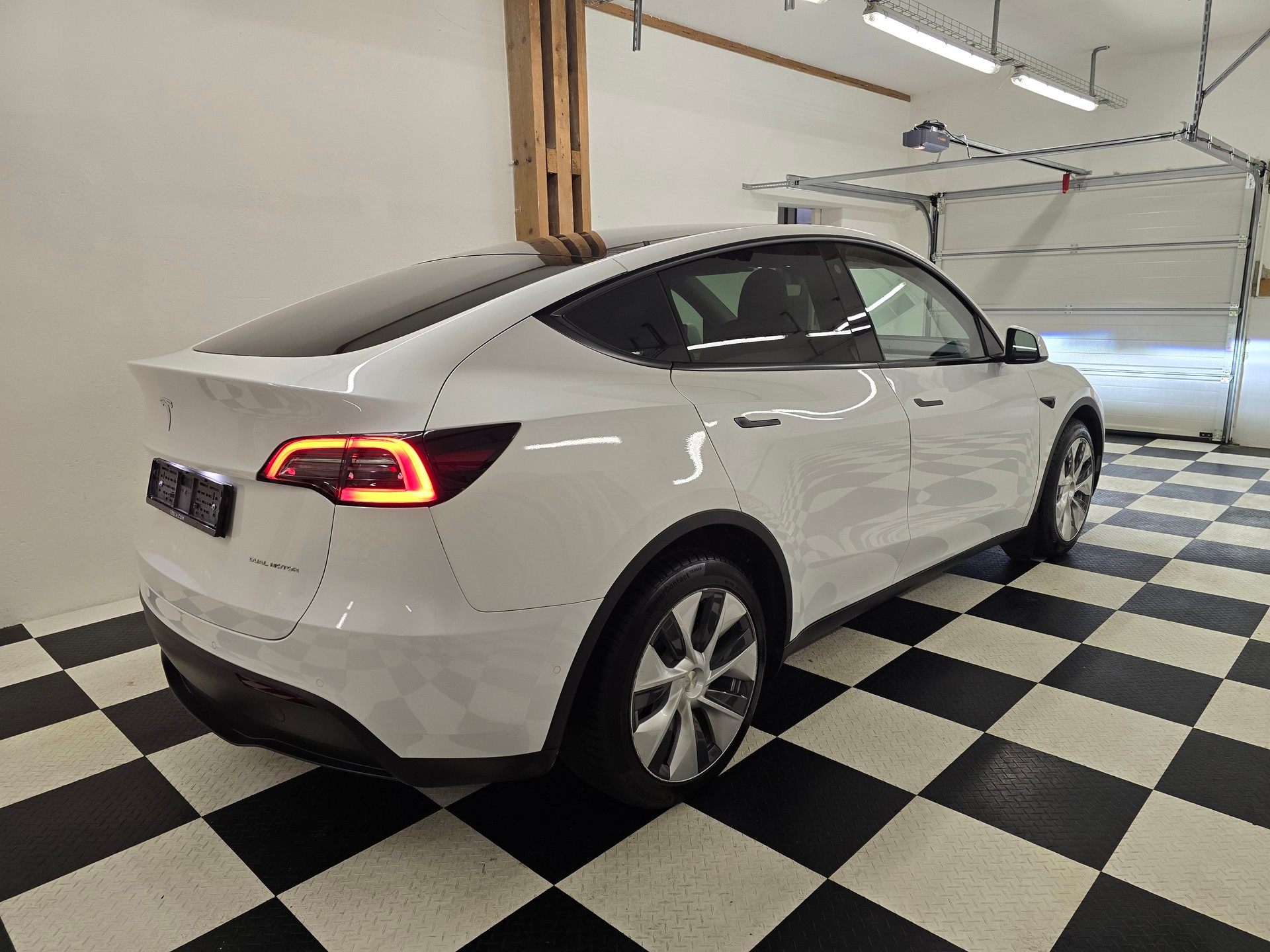 TESLA Model Y Long Range-image-6