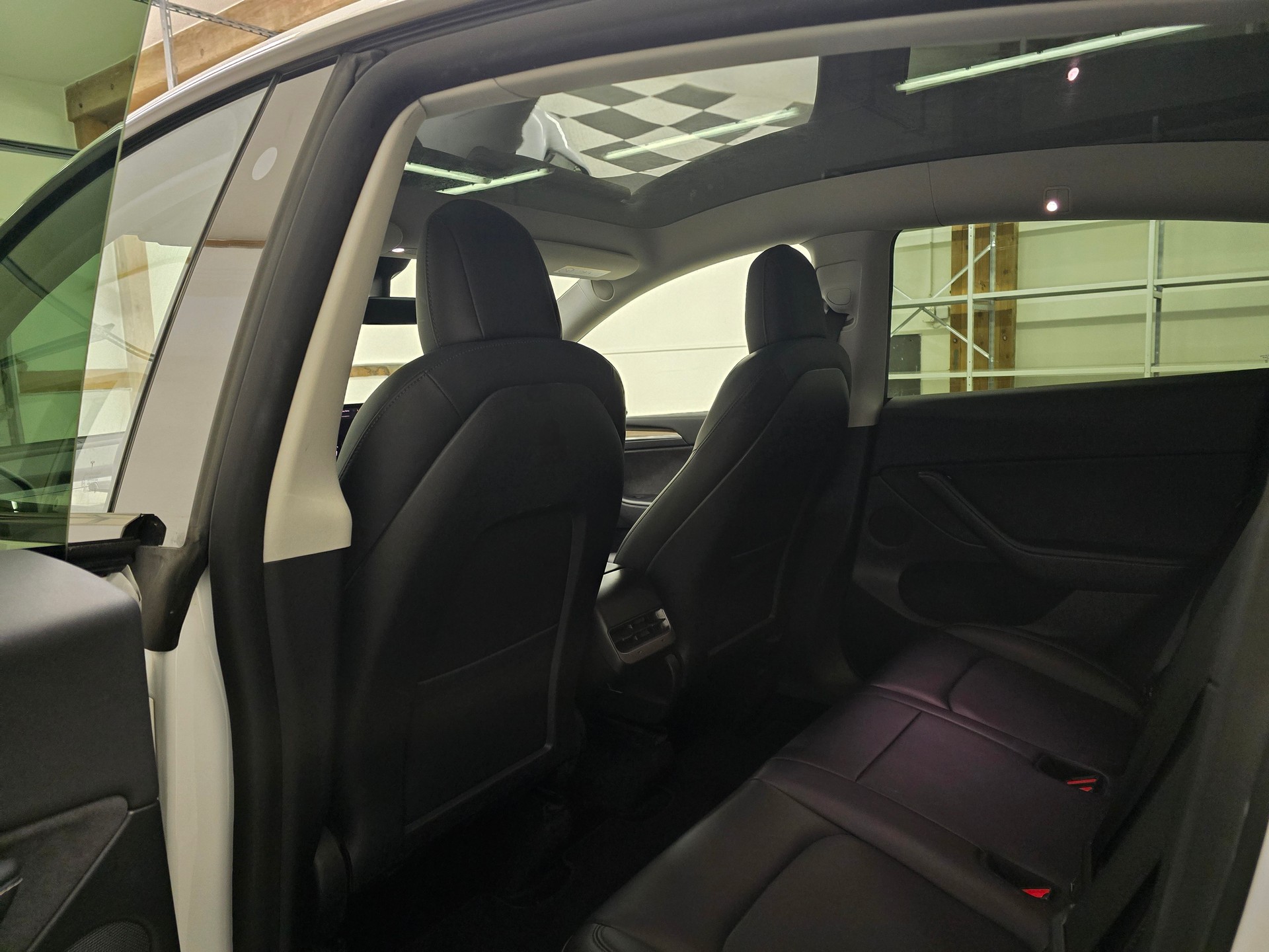 TESLA Model Y Long Range-image-15