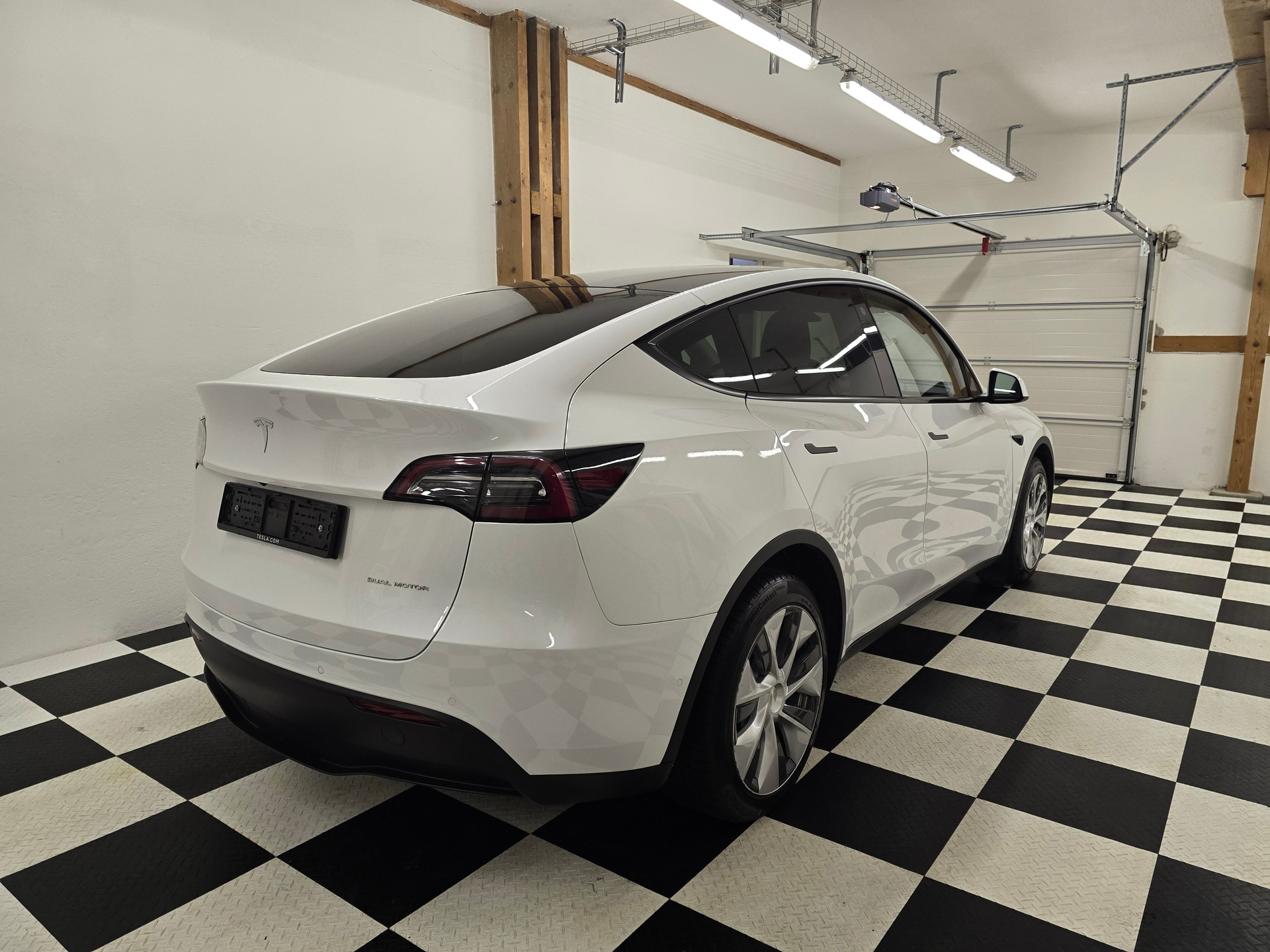 TESLA Model Y Long Range-image-7