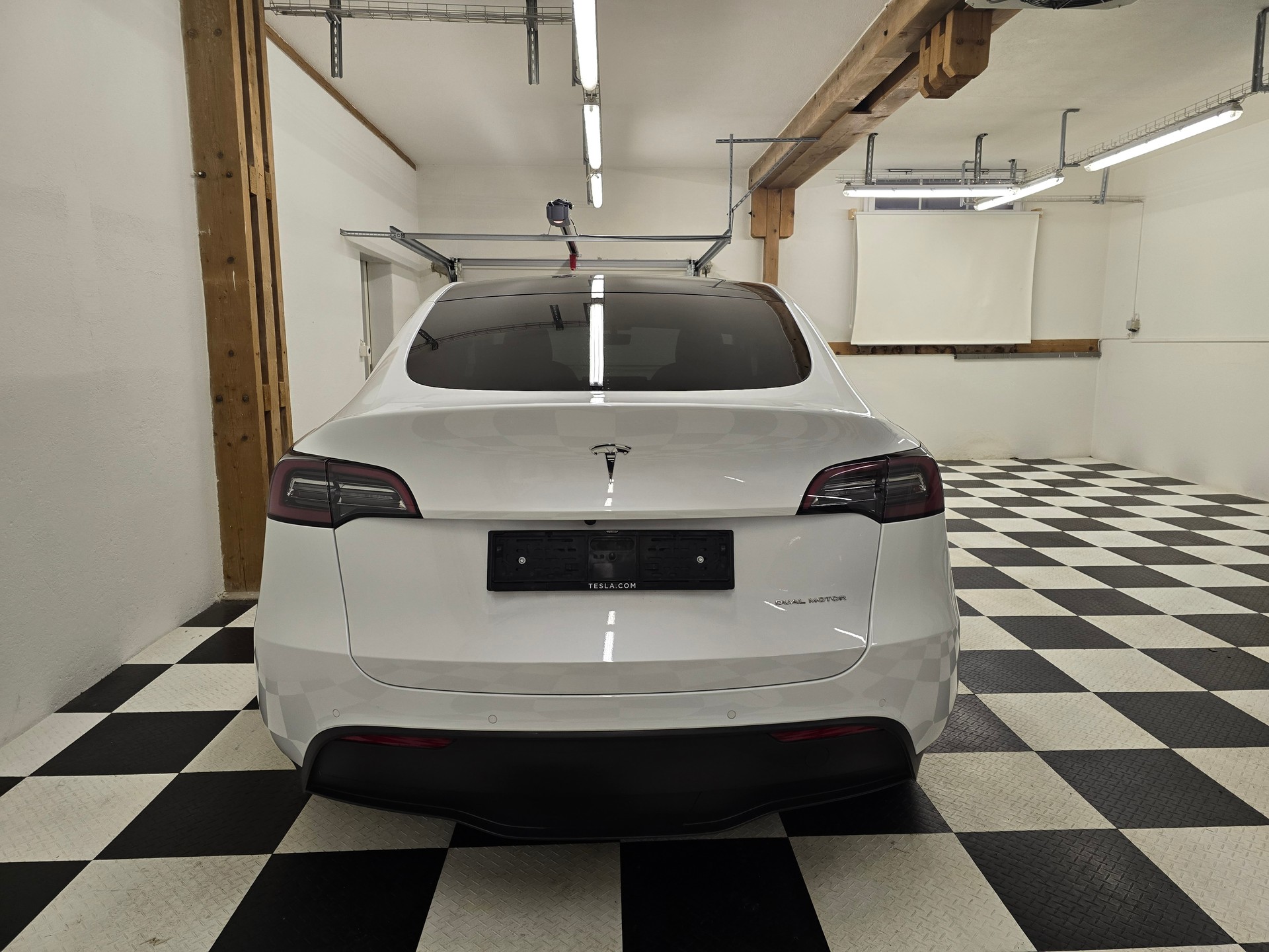 TESLA Model Y Long Range-image-9