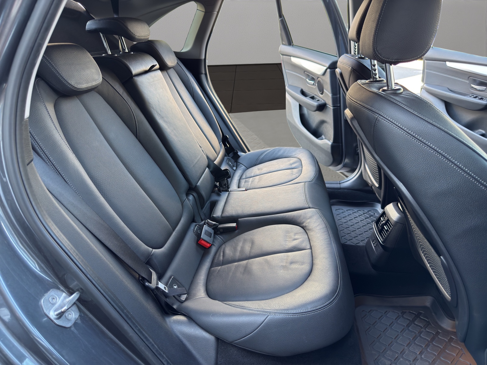 BMW 225xe iPerformance Active Tourer Steptronic Luxury Line-image-17