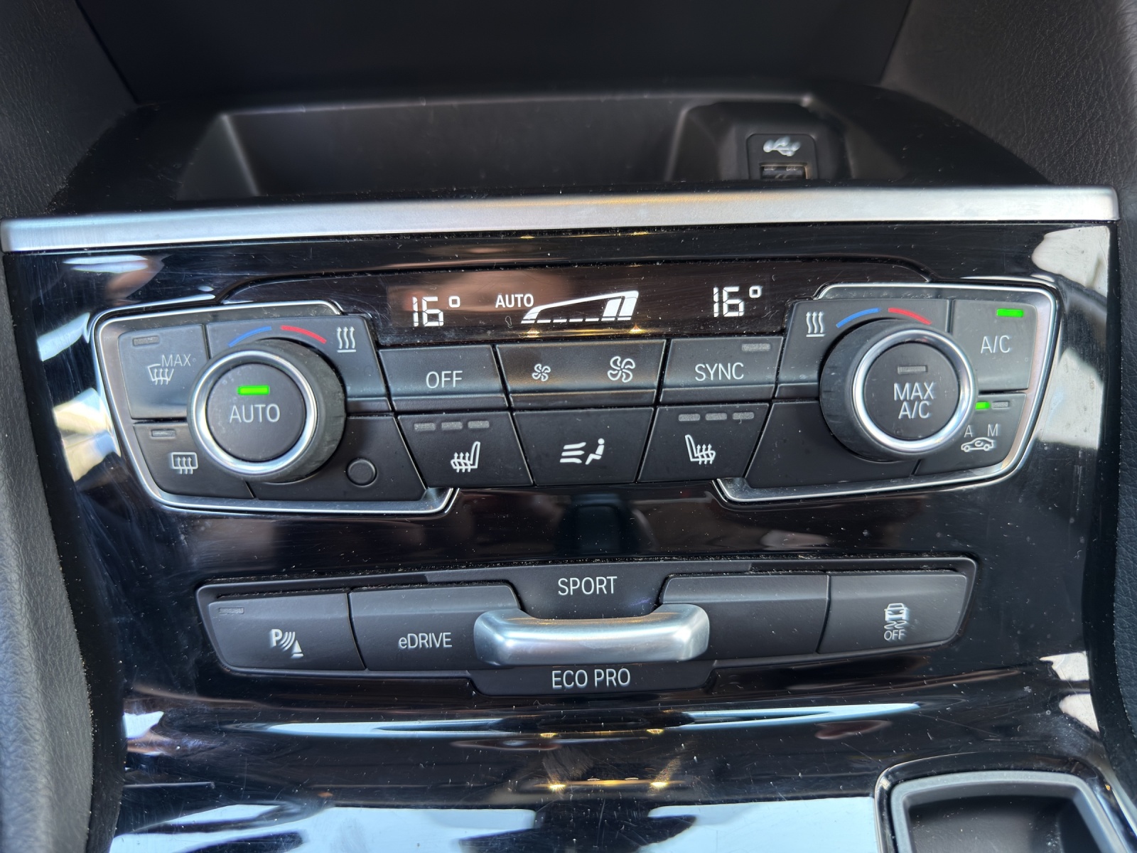 BMW 225xe iPerformance Active Tourer Steptronic Luxury Line-image-15