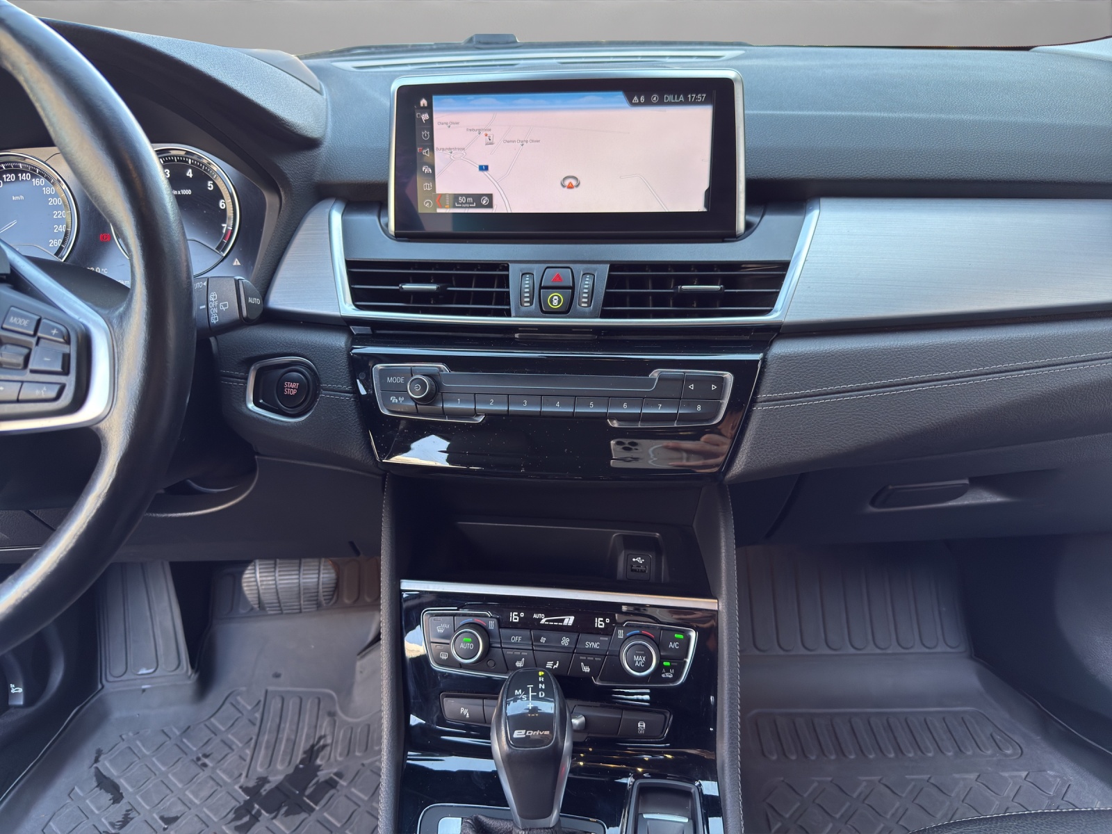 BMW 225xe iPerformance Active Tourer Steptronic Luxury Line-image-14
