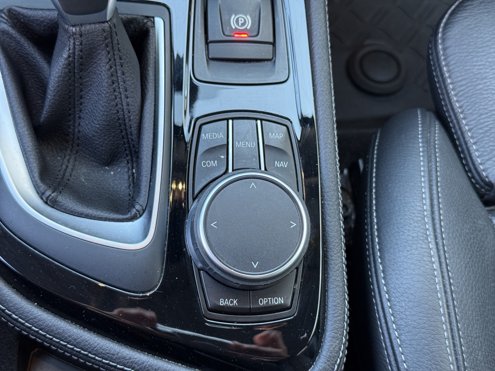 BMW 225xe iPerformance Active Tourer Steptronic Luxury Line-image-28