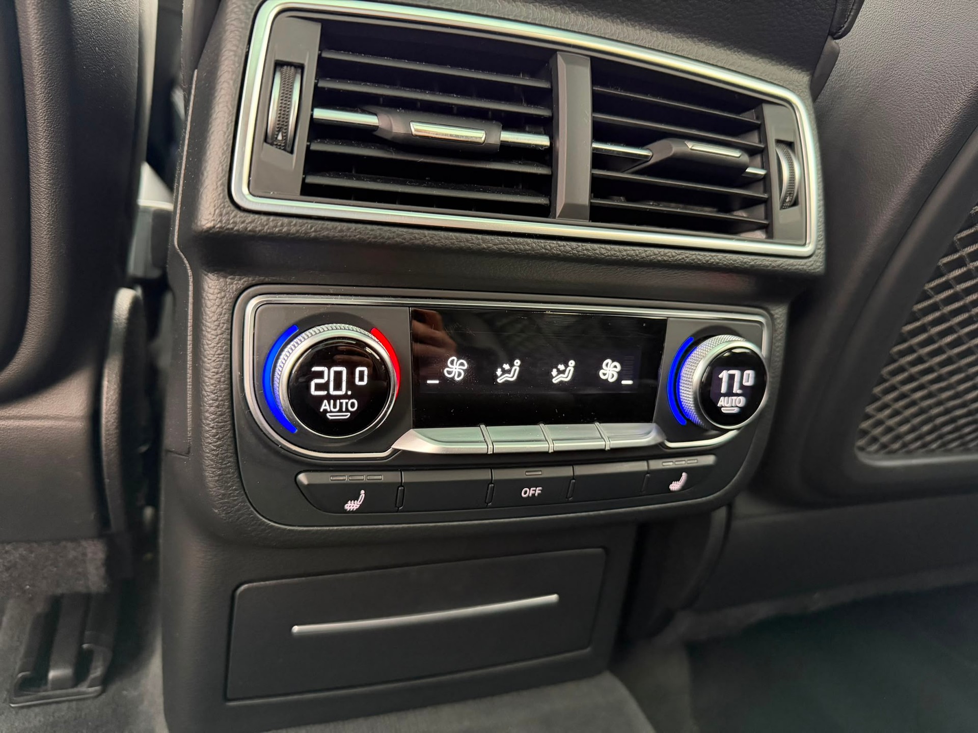 AUDI SQ7 4.0 TDI quattro tiptronic-image-14