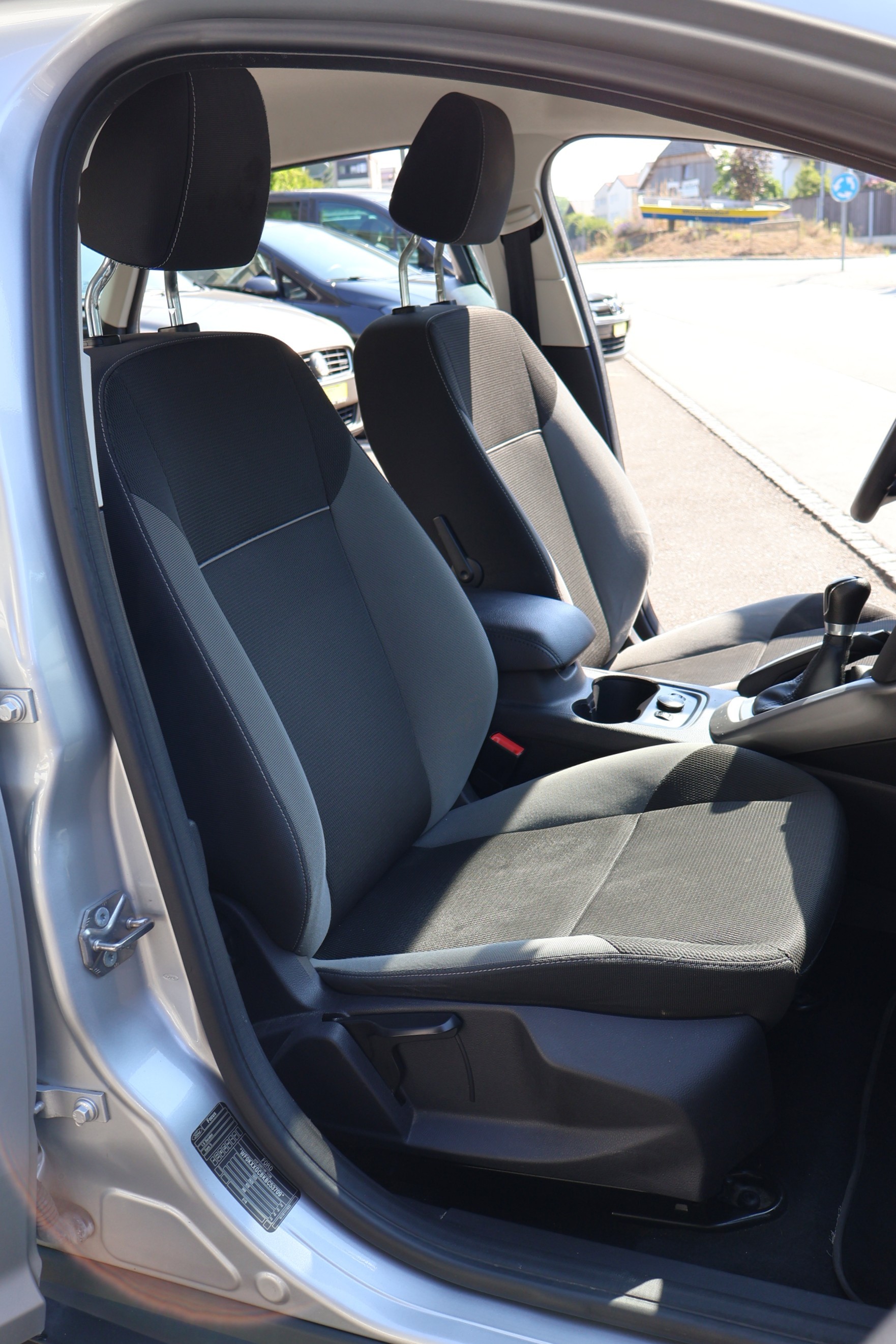 FORD Focus 1.6i VCT Trend-image-12