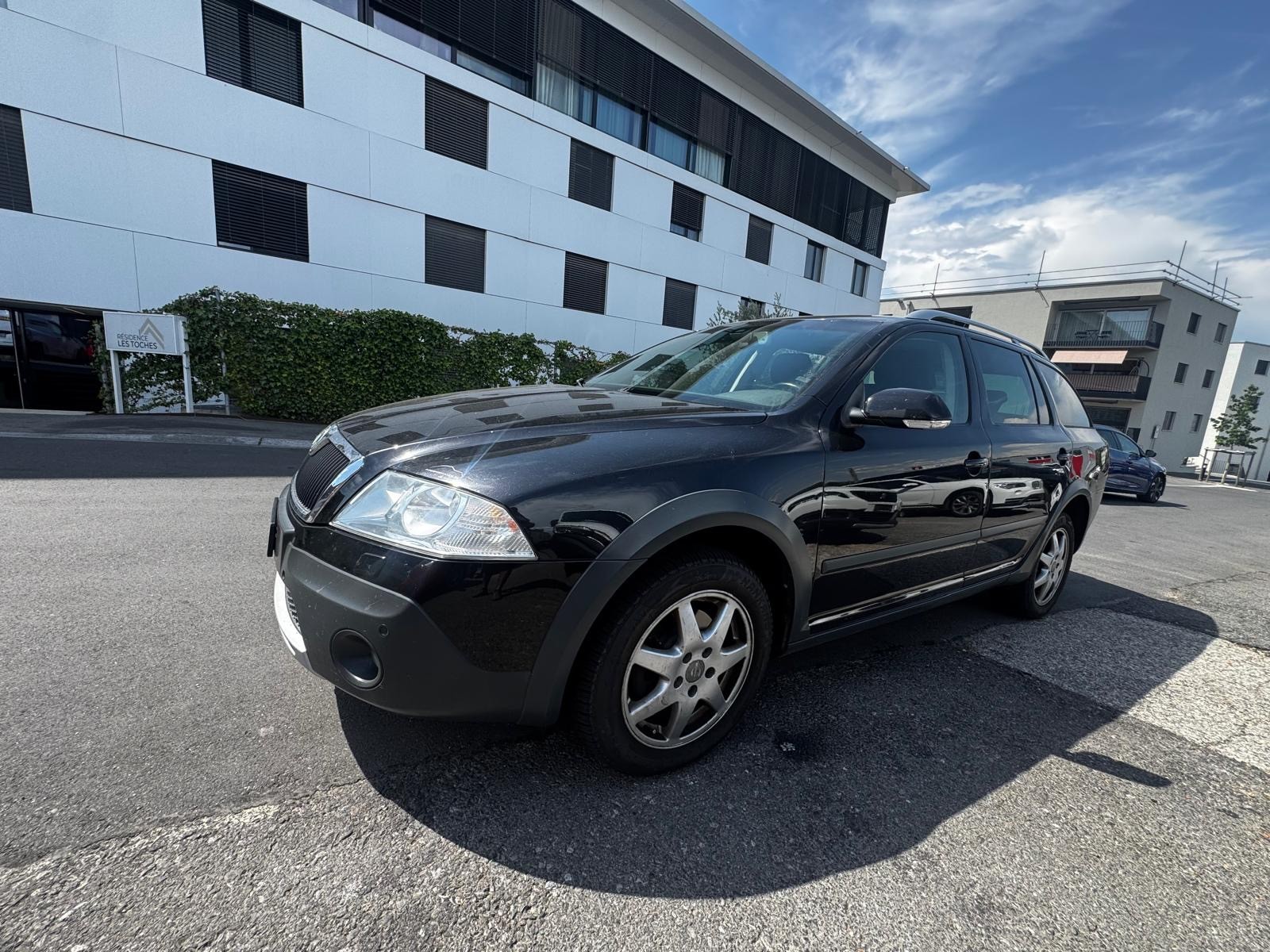 SKODA Octavia Scout 2.0 TDI 4x4-image-2