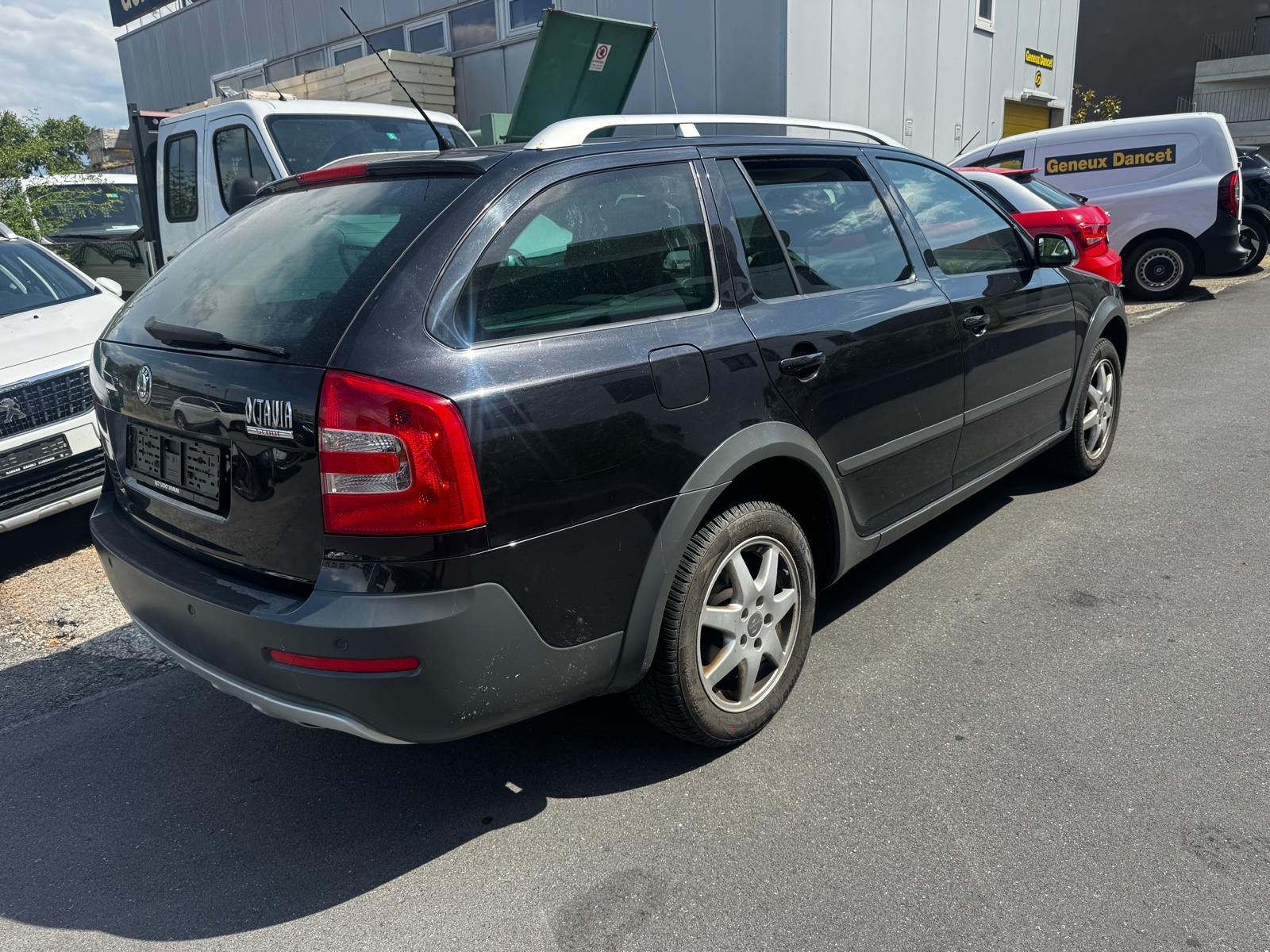 SKODA Octavia Scout 2.0 TDI 4x4-image-5
