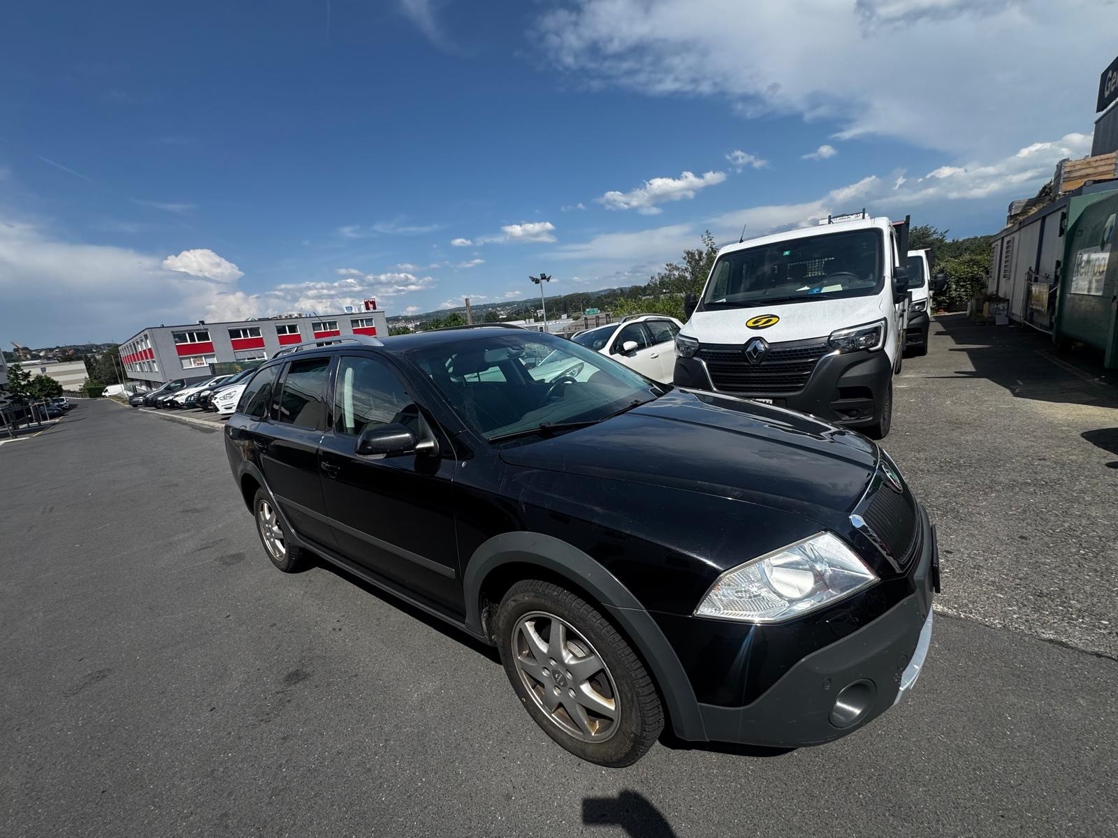 SKODA Octavia Scout 2.0 TDI 4x4-image-1