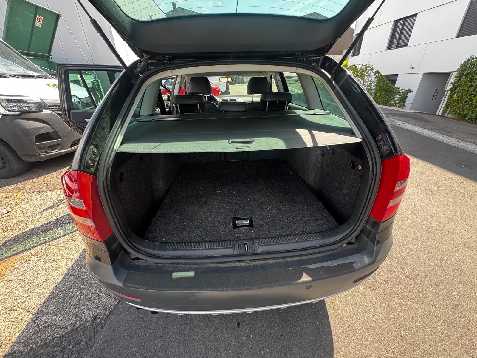SKODA Octavia Scout 2.0 TDI 4x4-image-7