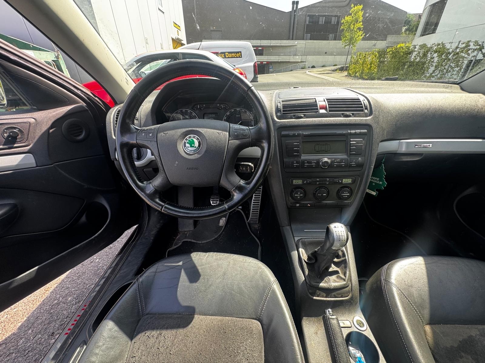 SKODA Octavia Scout 2.0 TDI 4x4-image-6