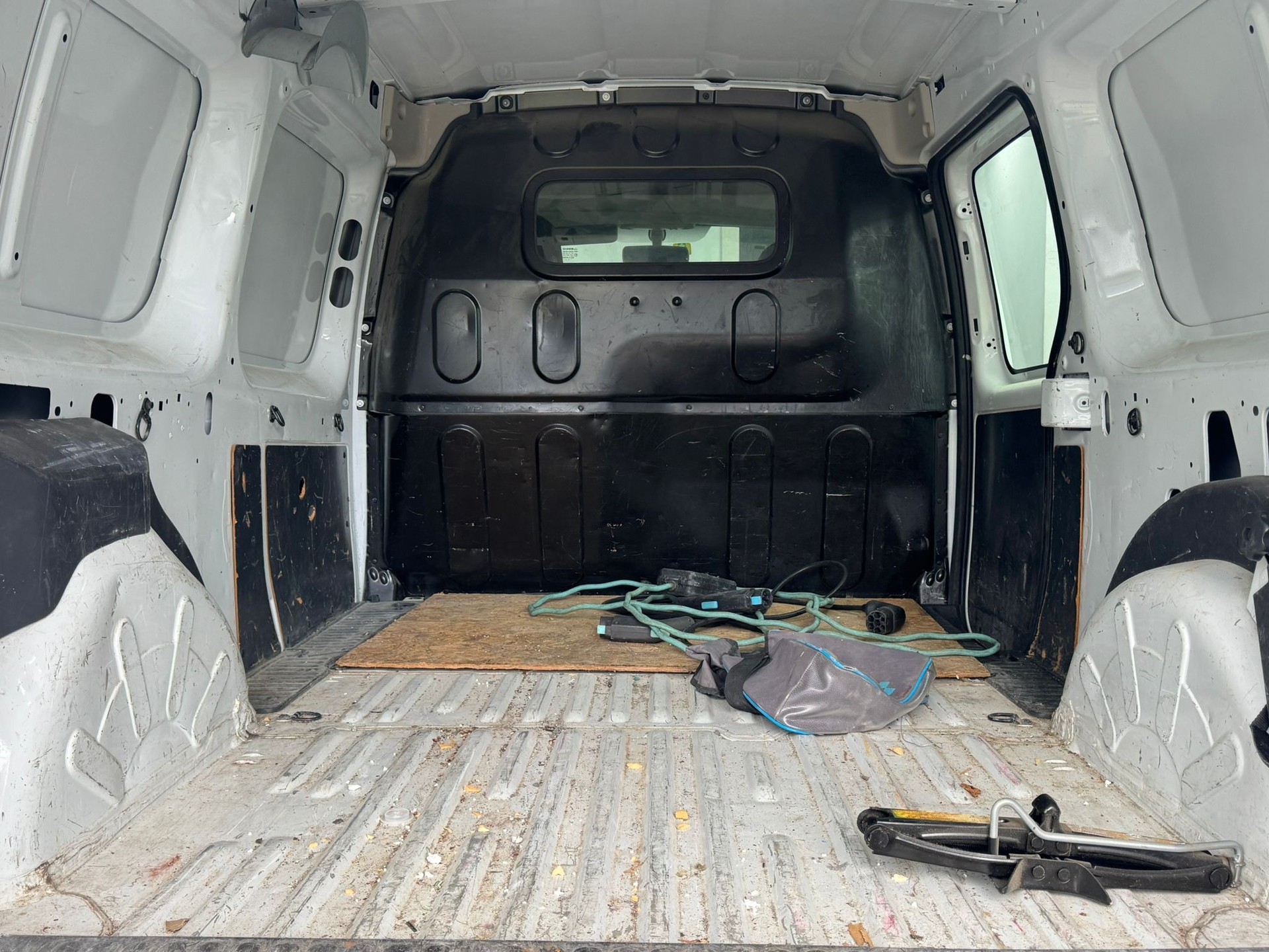 RENAULT Kangoo Z.E.-image-11