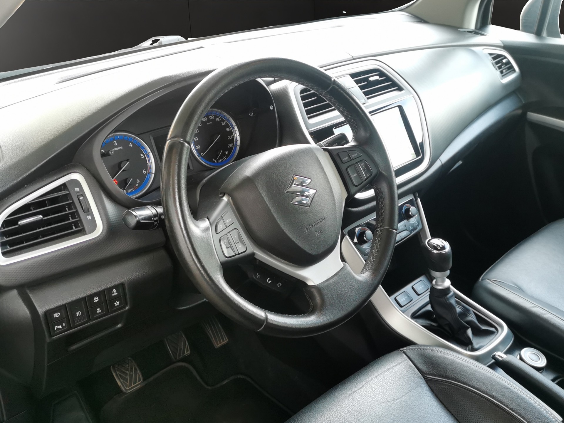 SUZUKI SX4 S-Cross 1.6 TD Sergio Cellano Top 4WD-image-9