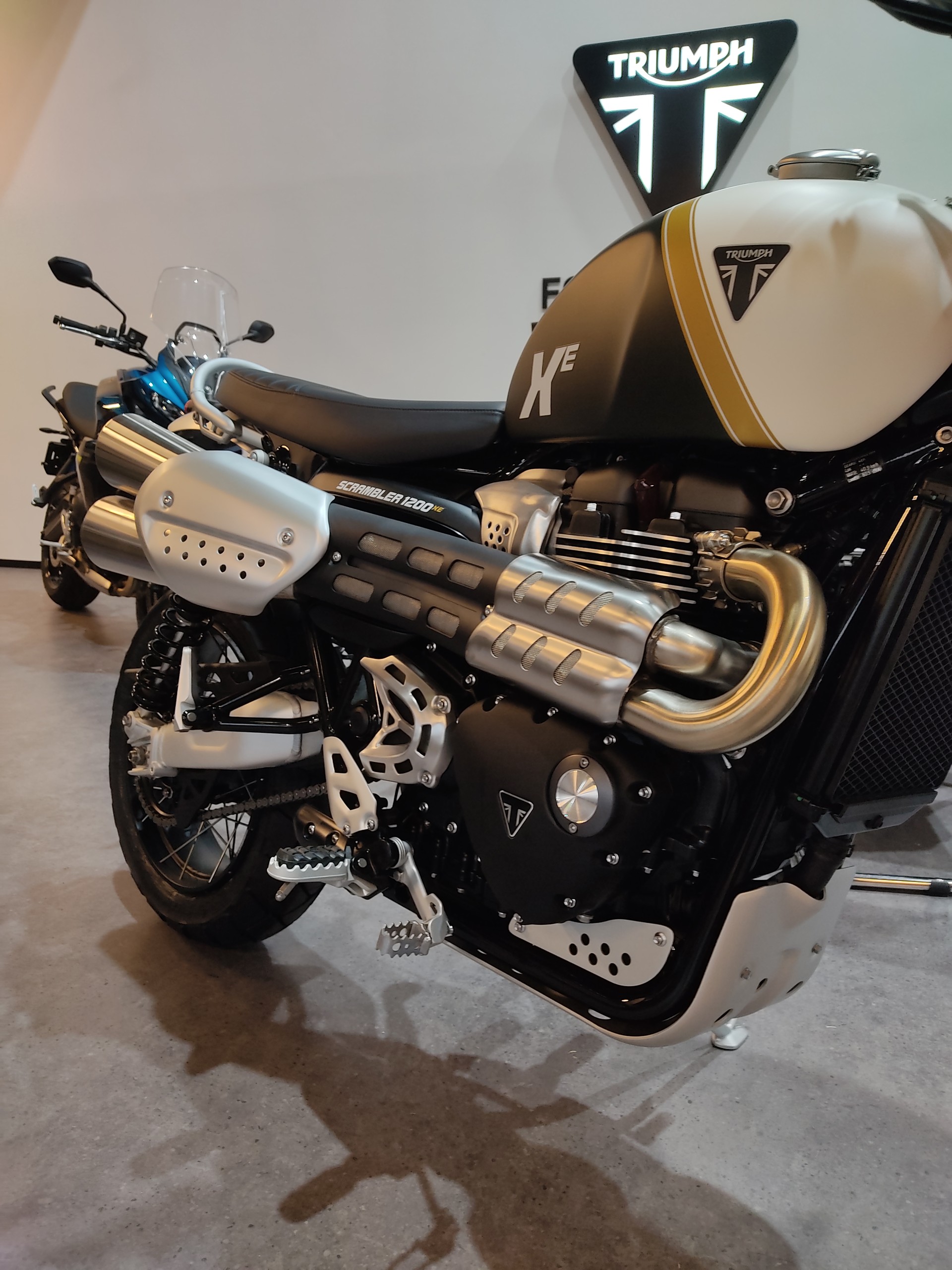 TRIUMPH Scrambler 1200 XE-showroom-element-3