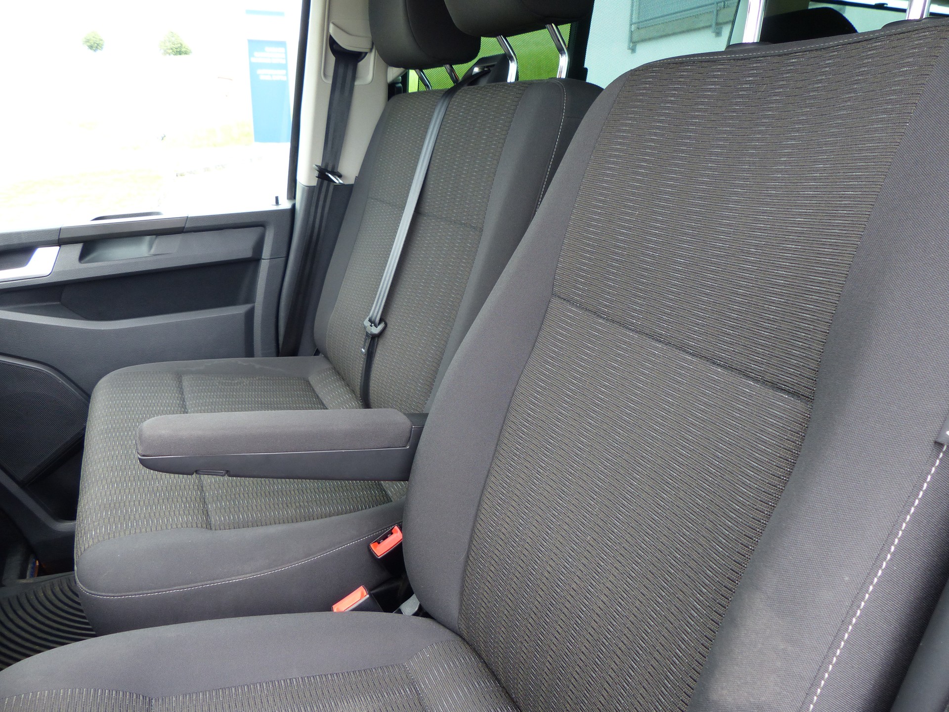 VW T6 Caravelle 2.0 TDI Comfortline 4Motion DSG-image-24