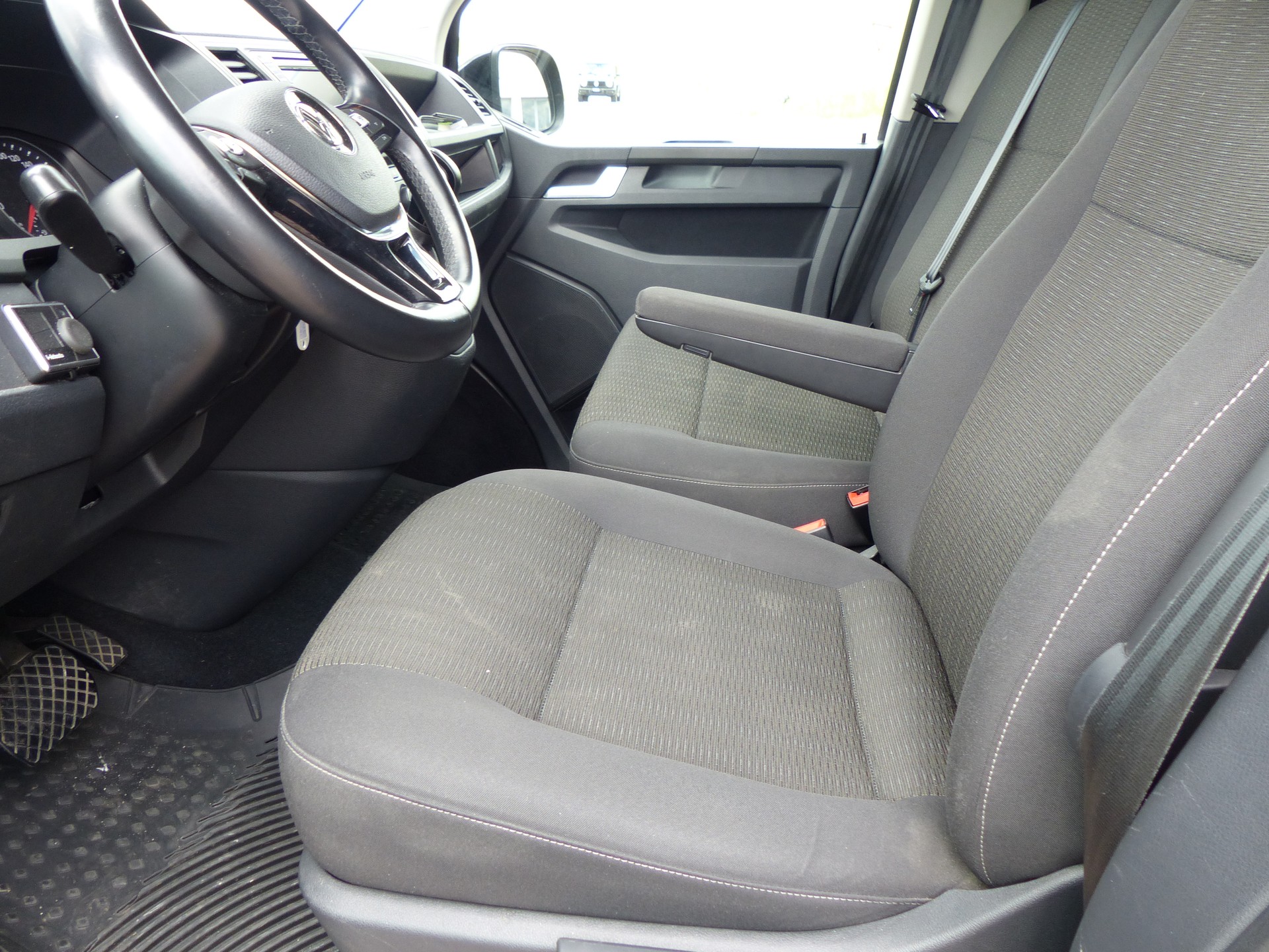 VW T6 Caravelle 2.0 TDI Comfortline 4Motion DSG-image-25