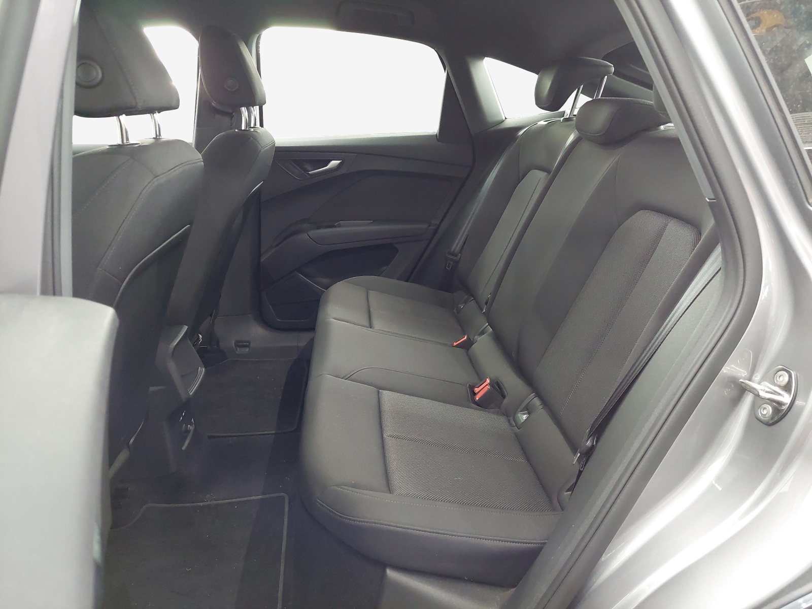 AUDI Q4 Sportback e-tron 50 quattro-image-11