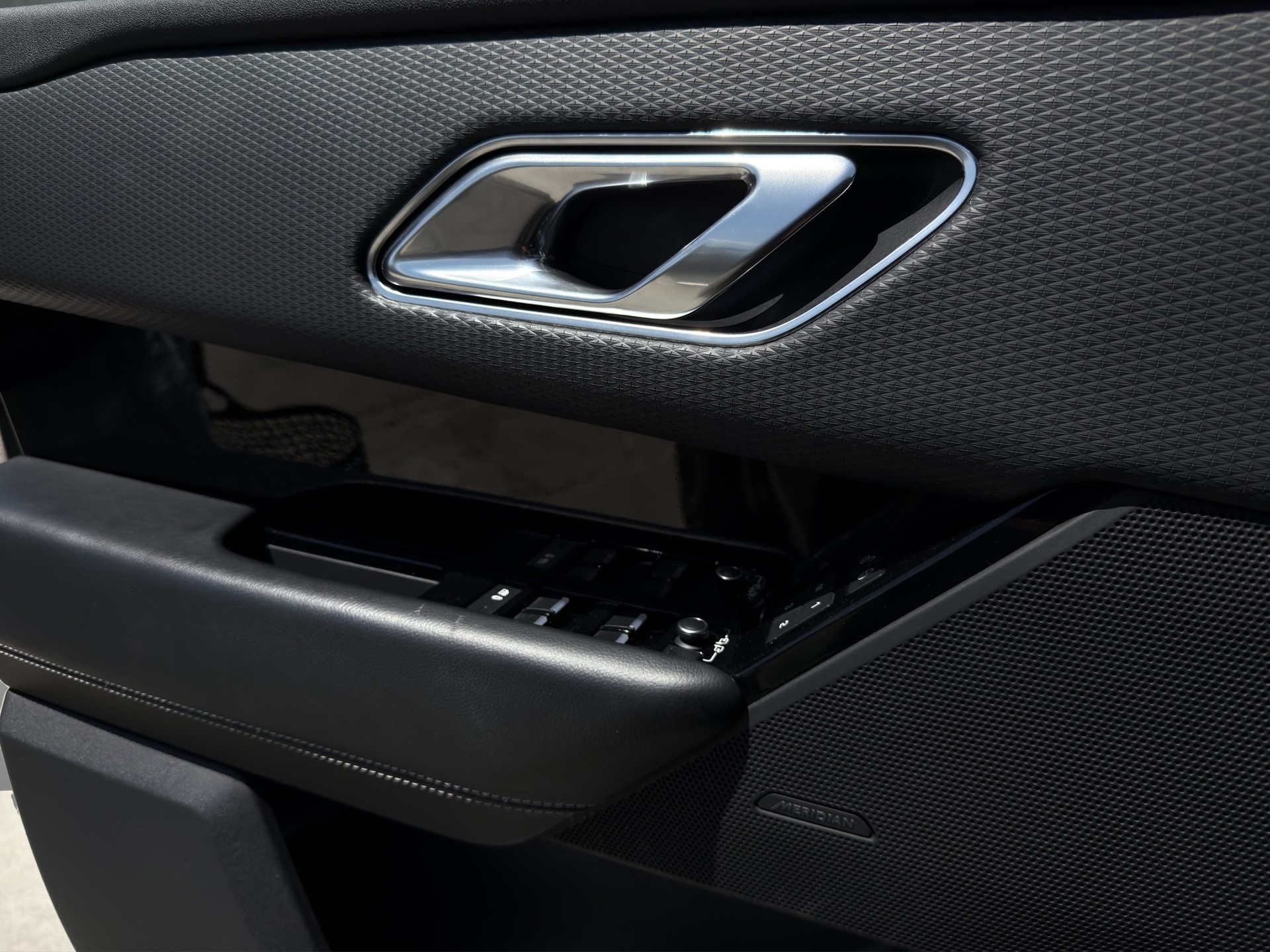 LAND ROVER Range Rover Velar R-Dynamic D 300 SE Automatic-image-15