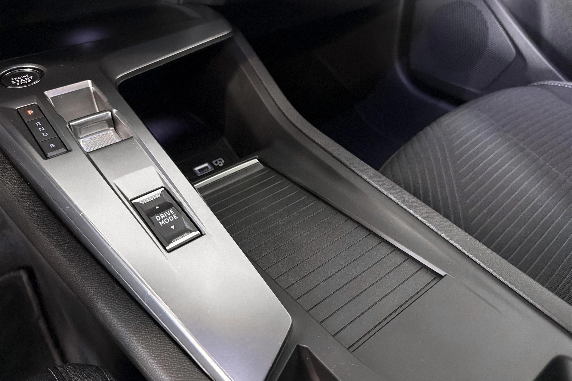PEUGEOT 308 1.6 PHEV 180 Active Pack-image-14