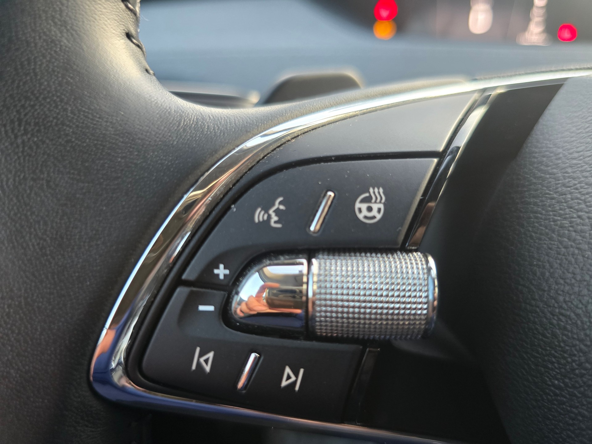 SKODA Enyaq iV 80-image-10
