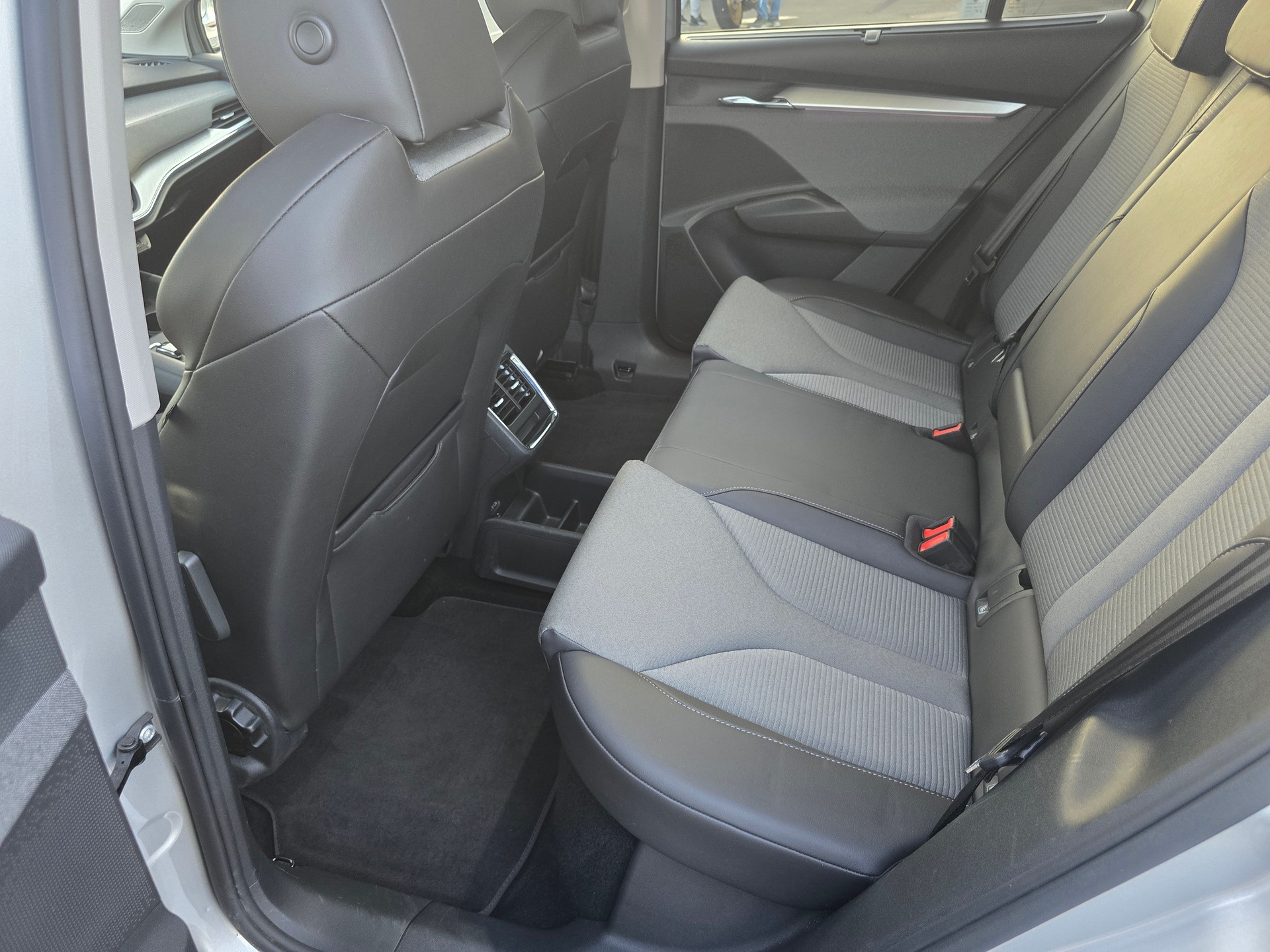 SKODA Enyaq iV 80-image-8