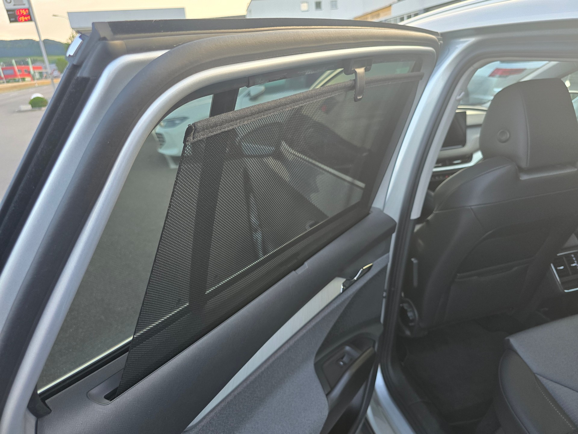 SKODA Enyaq iV 80-image-9