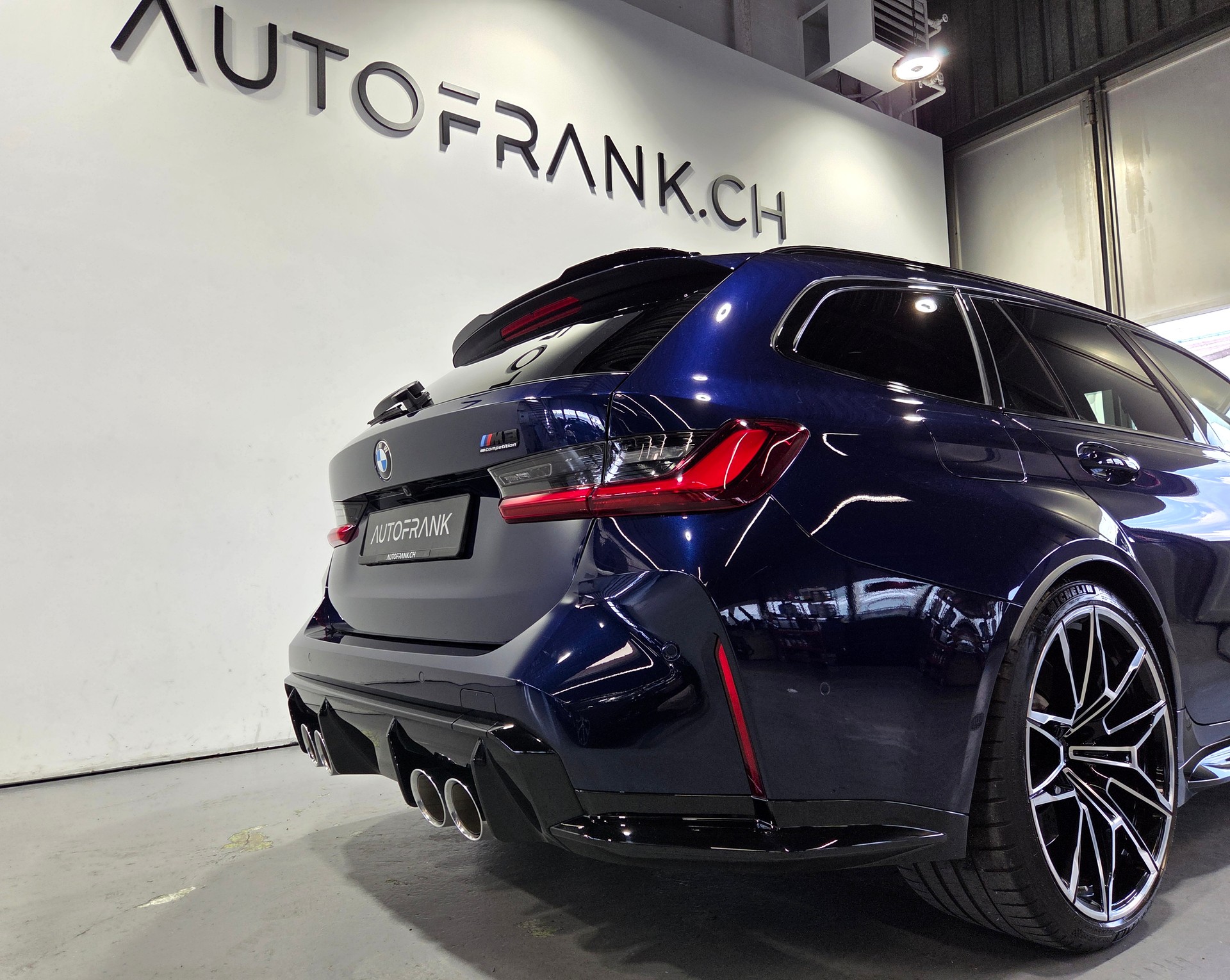 BMW M3 Competition xDrive Touring-image-10
