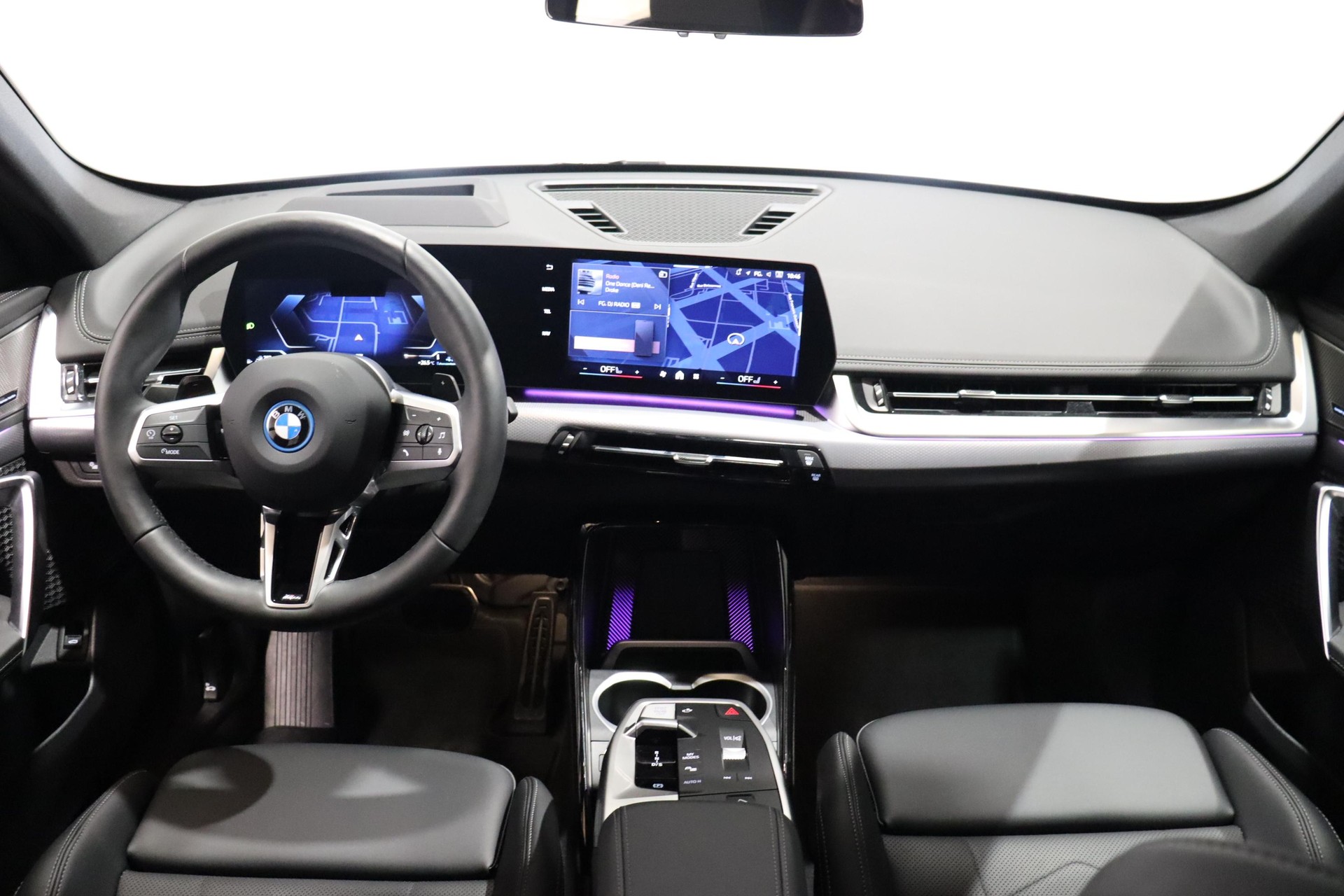 BMW X1 30e xDrive paddles-image-9
