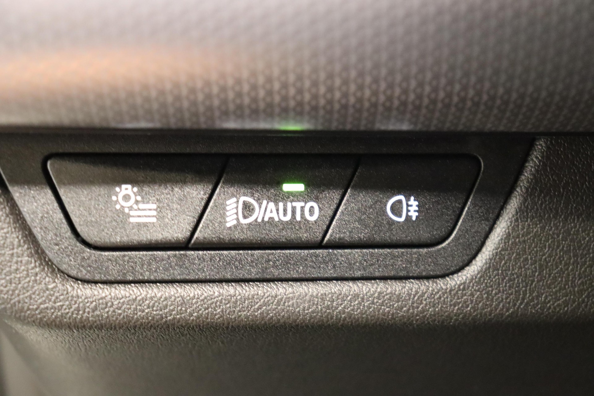 BMW X1 30e xDrive paddles-image-18