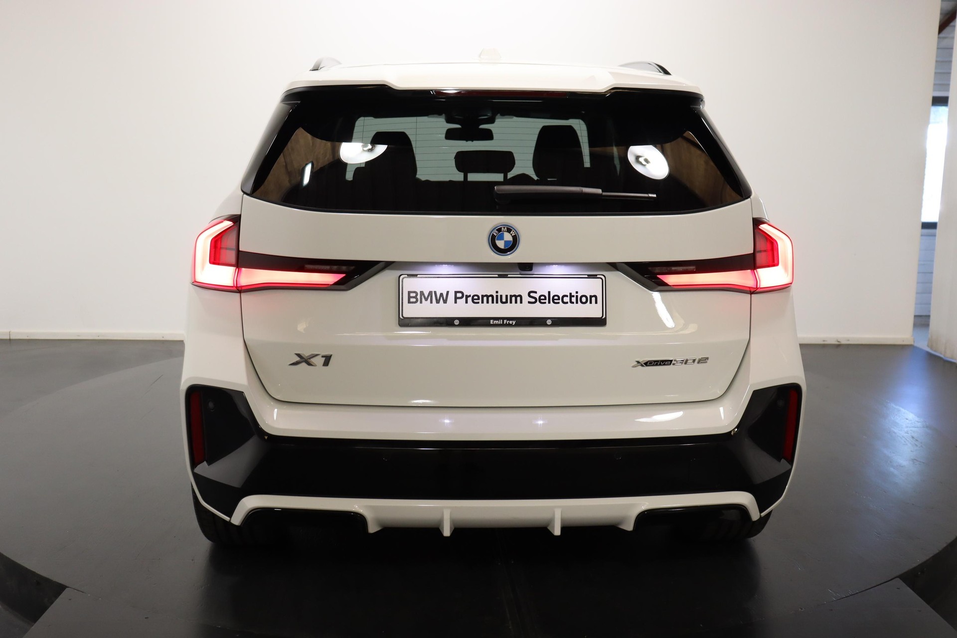 BMW X1 30e xDrive paddles-image-4