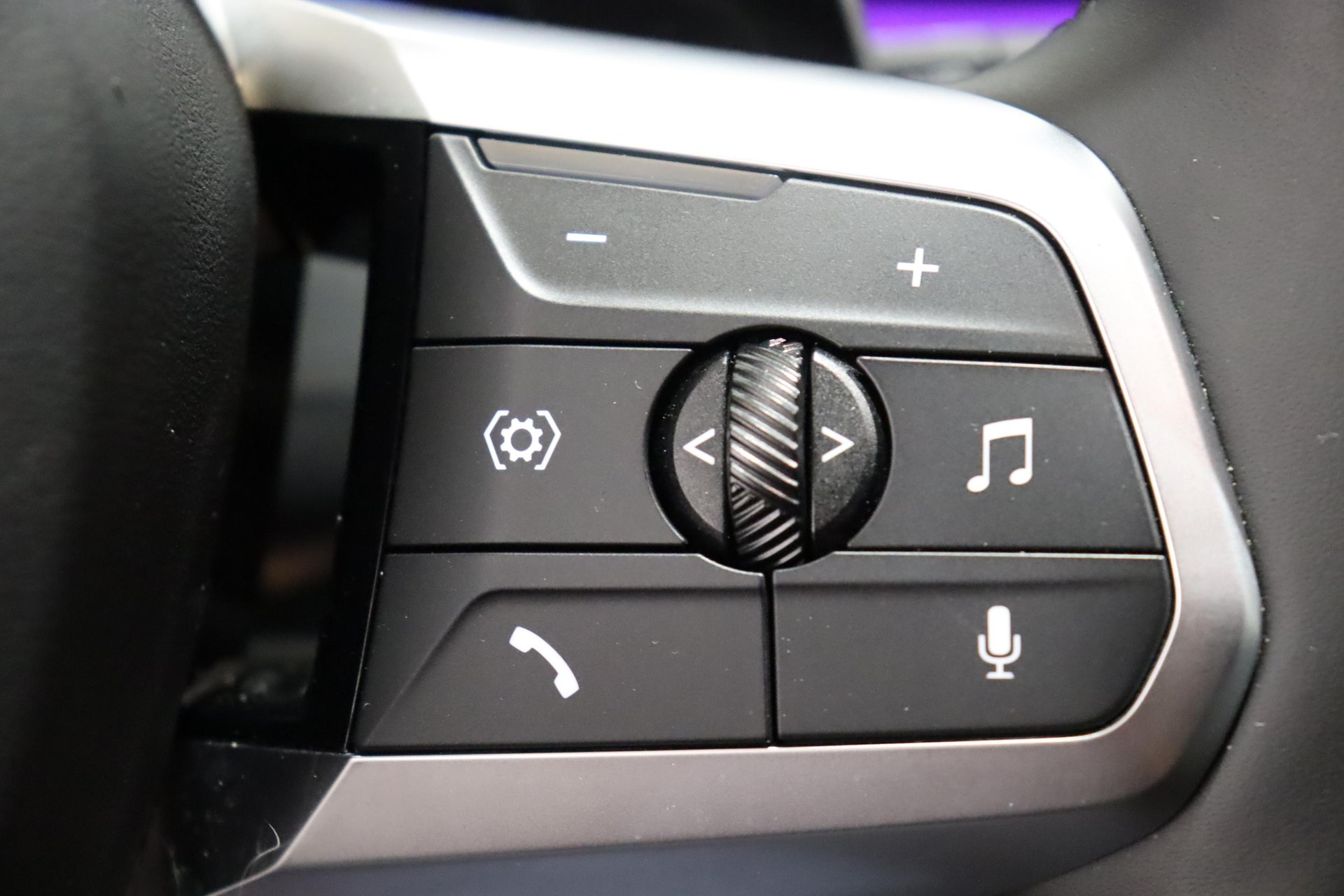BMW X1 30e xDrive paddles-image-20