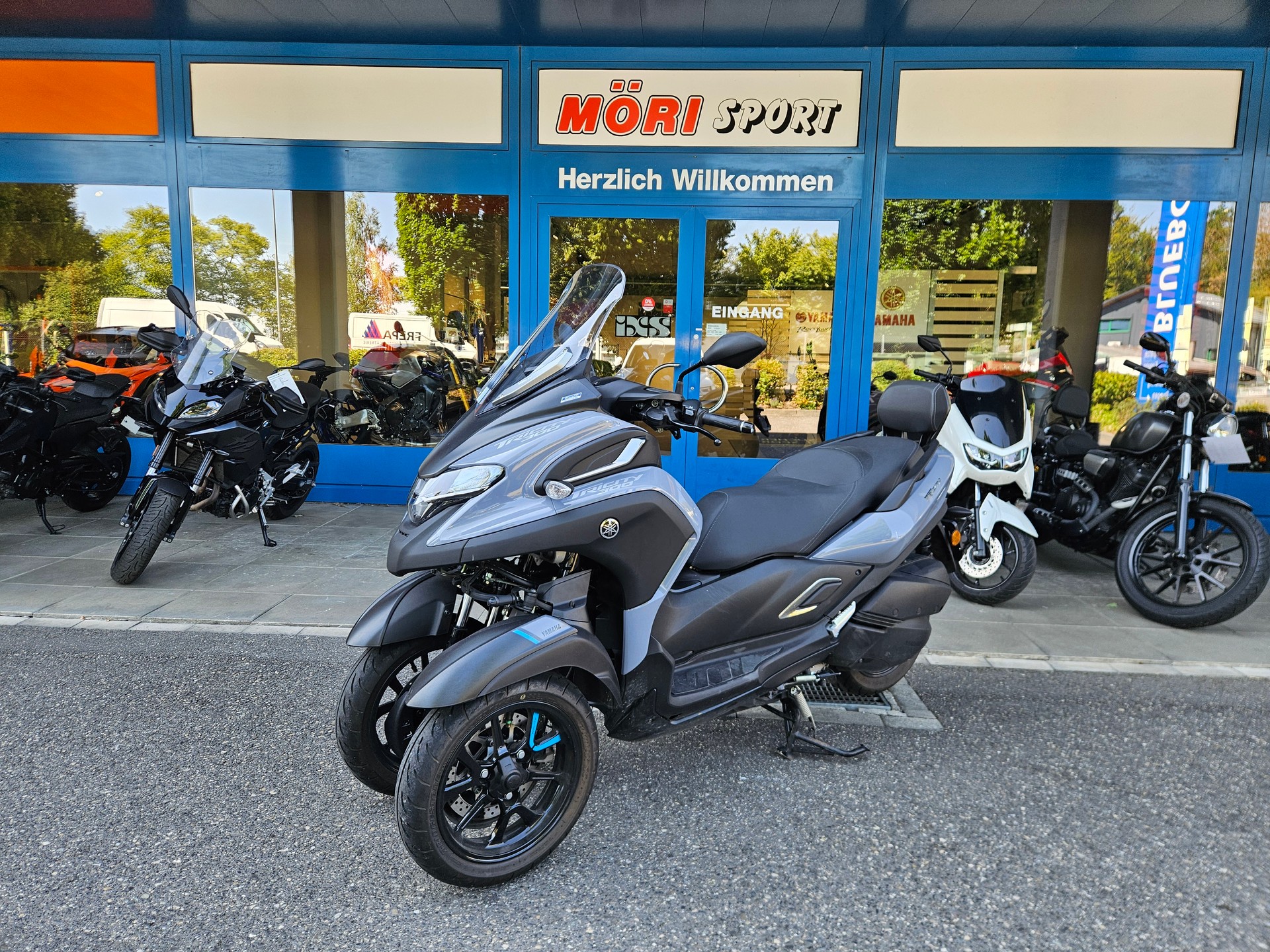 YAMAHA TRICITY 300-showroom-element-2