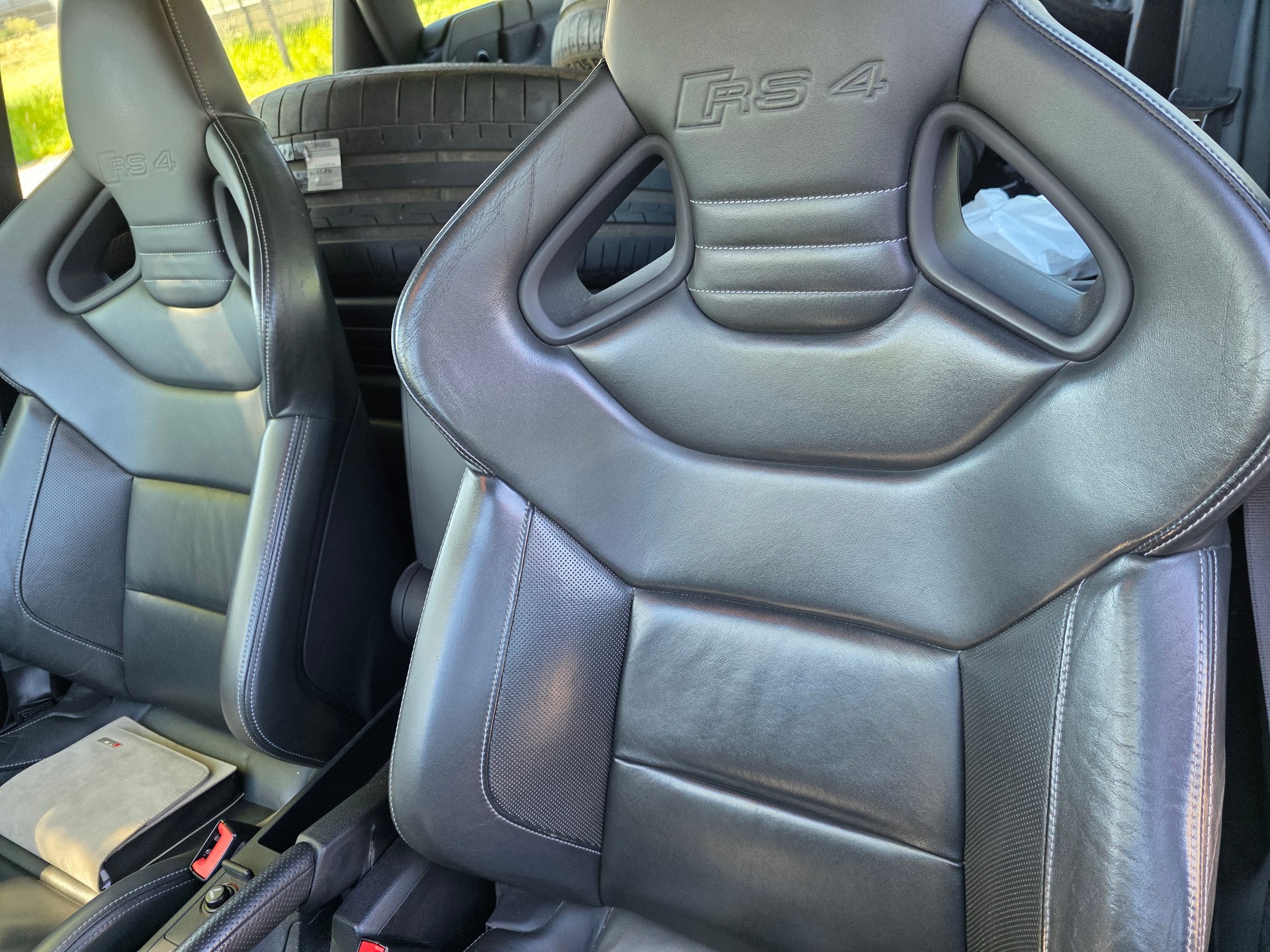 AUDI RS4 Avant 4.2 V8 quattro-image-14