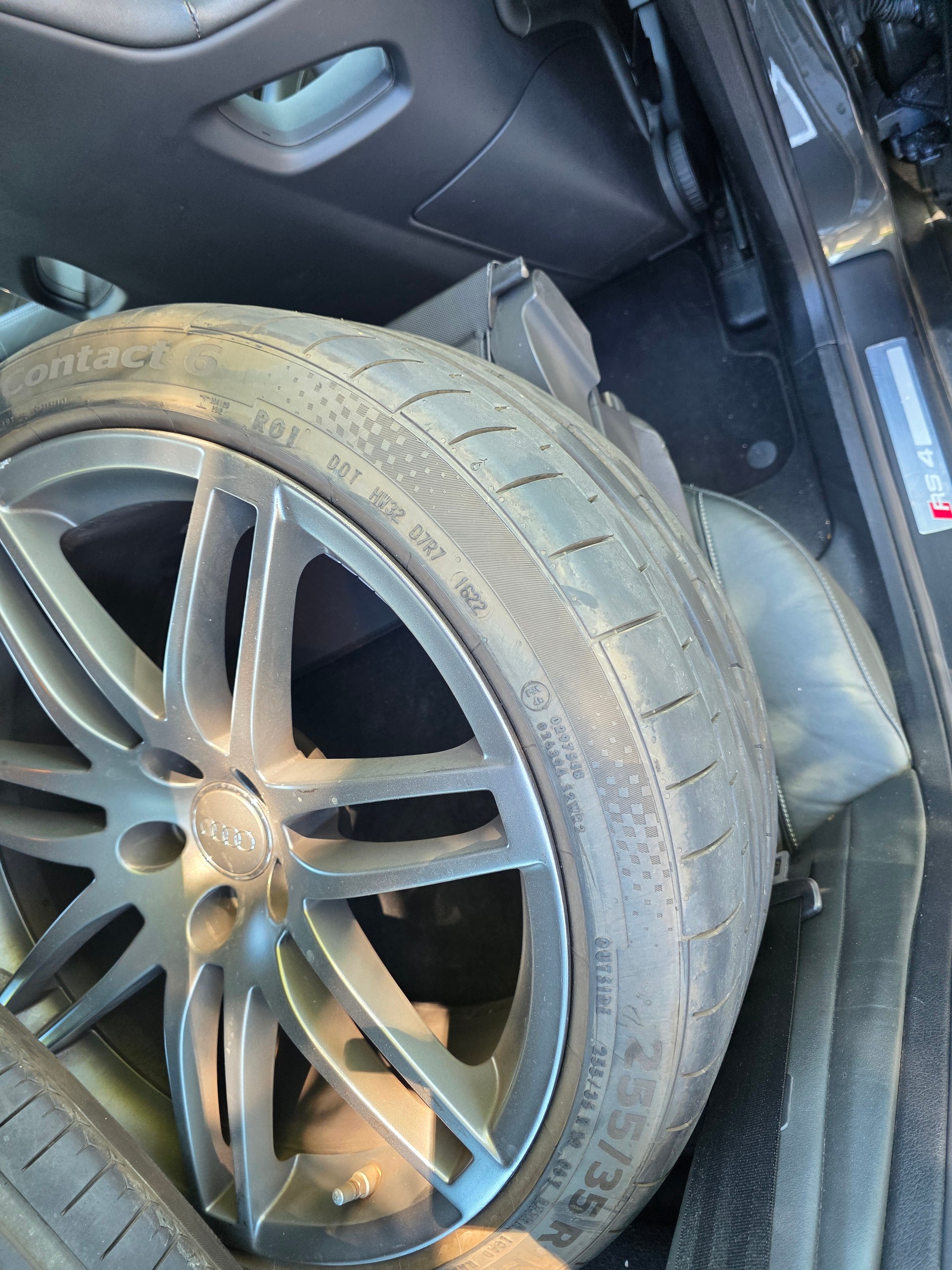 AUDI RS4 Avant 4.2 V8 quattro-image-17