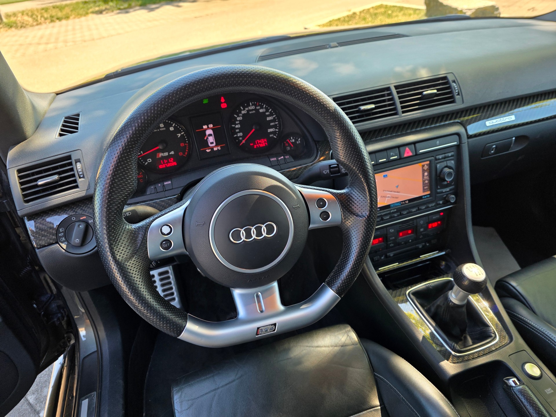 AUDI RS4 Avant 4.2 V8 quattro-image-12