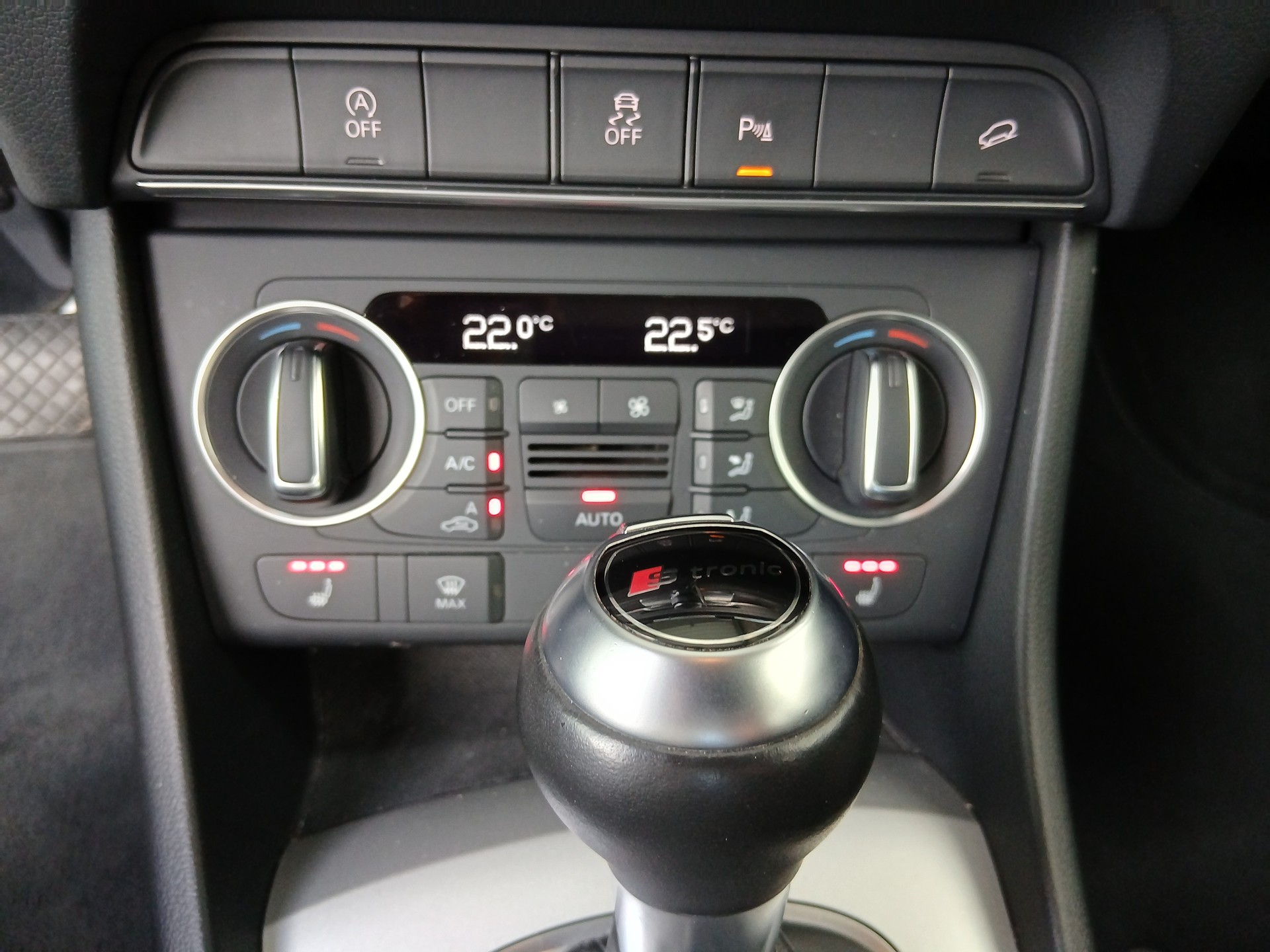 AUDI Q3 2.0 TDI quattro S-tronic-image-13