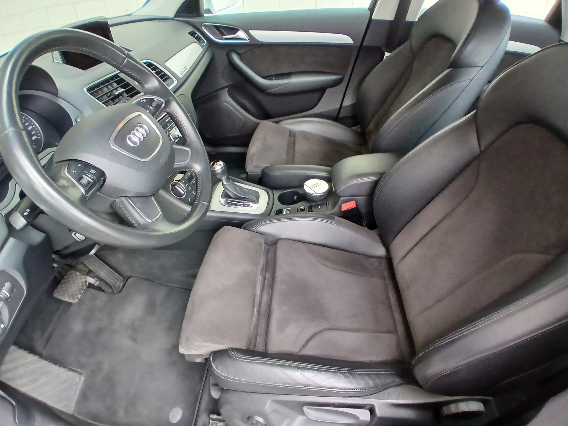 AUDI Q3 2.0 TDI quattro S-tronic-image-8