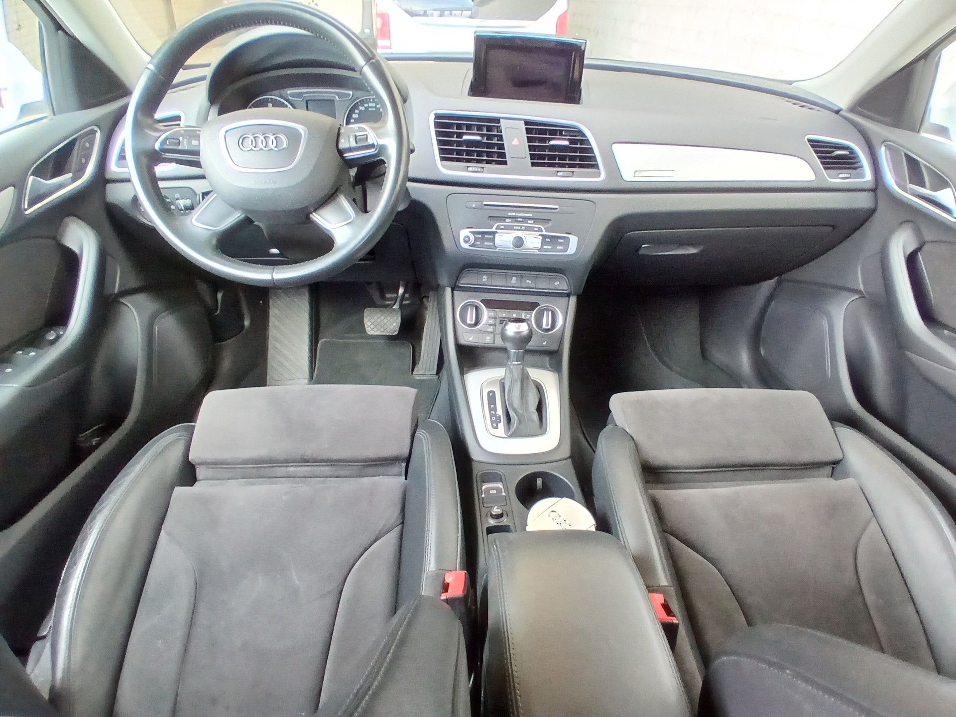AUDI Q3 2.0 TDI quattro S-tronic-image-9
